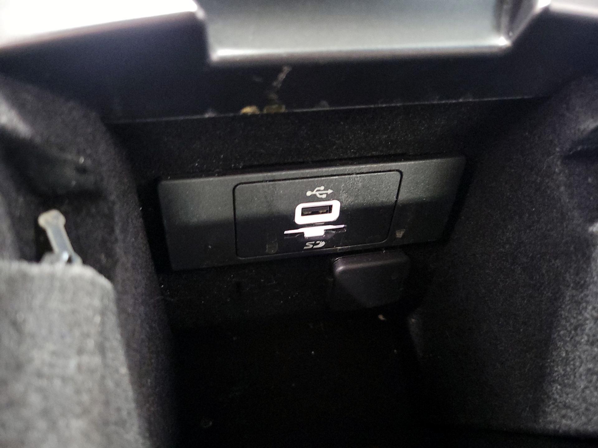 Thumbnail: 2016 Lincoln MKZ - 18