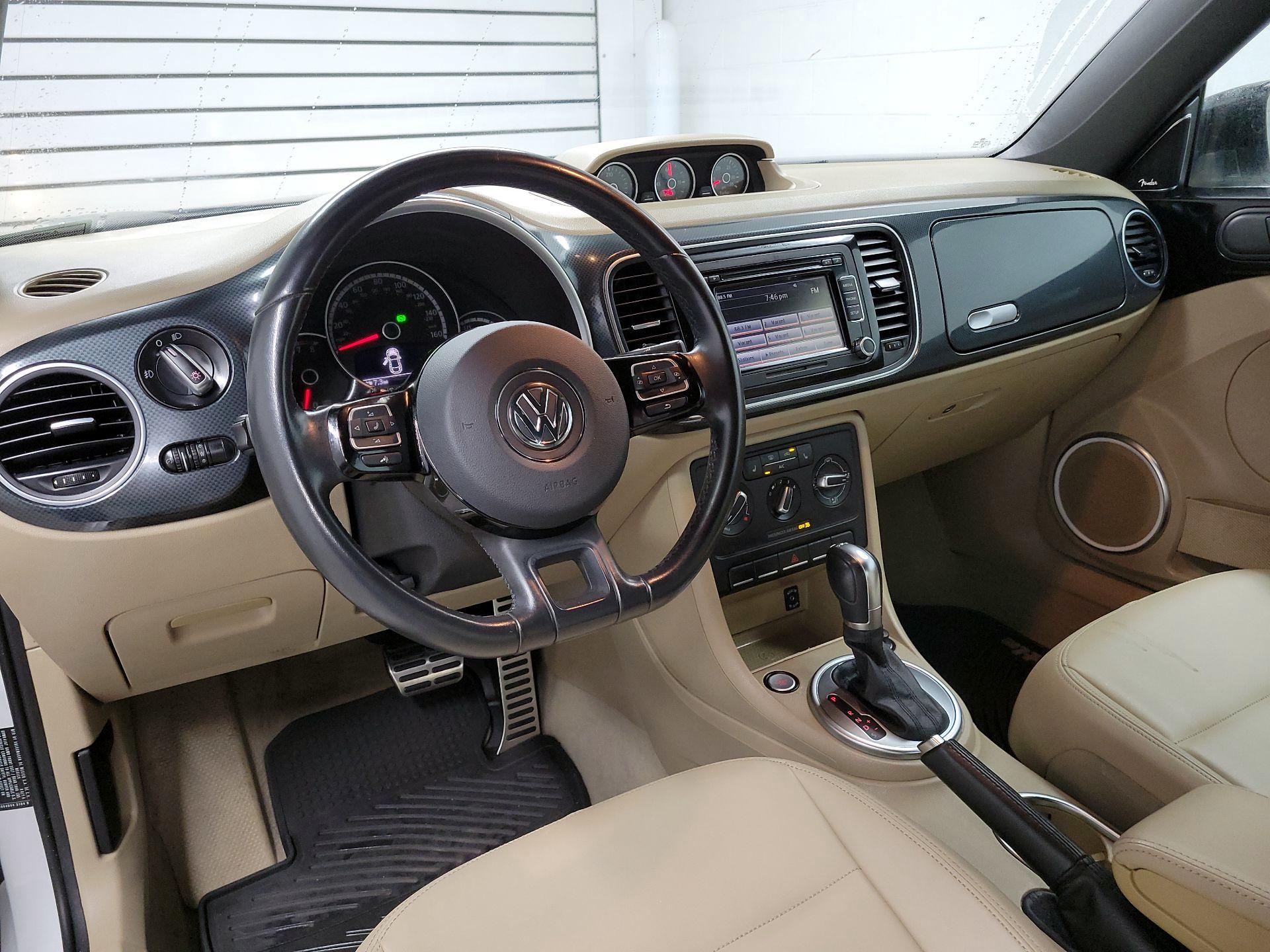 Thumbnail: 2014 Volkswagen Beetle - 9