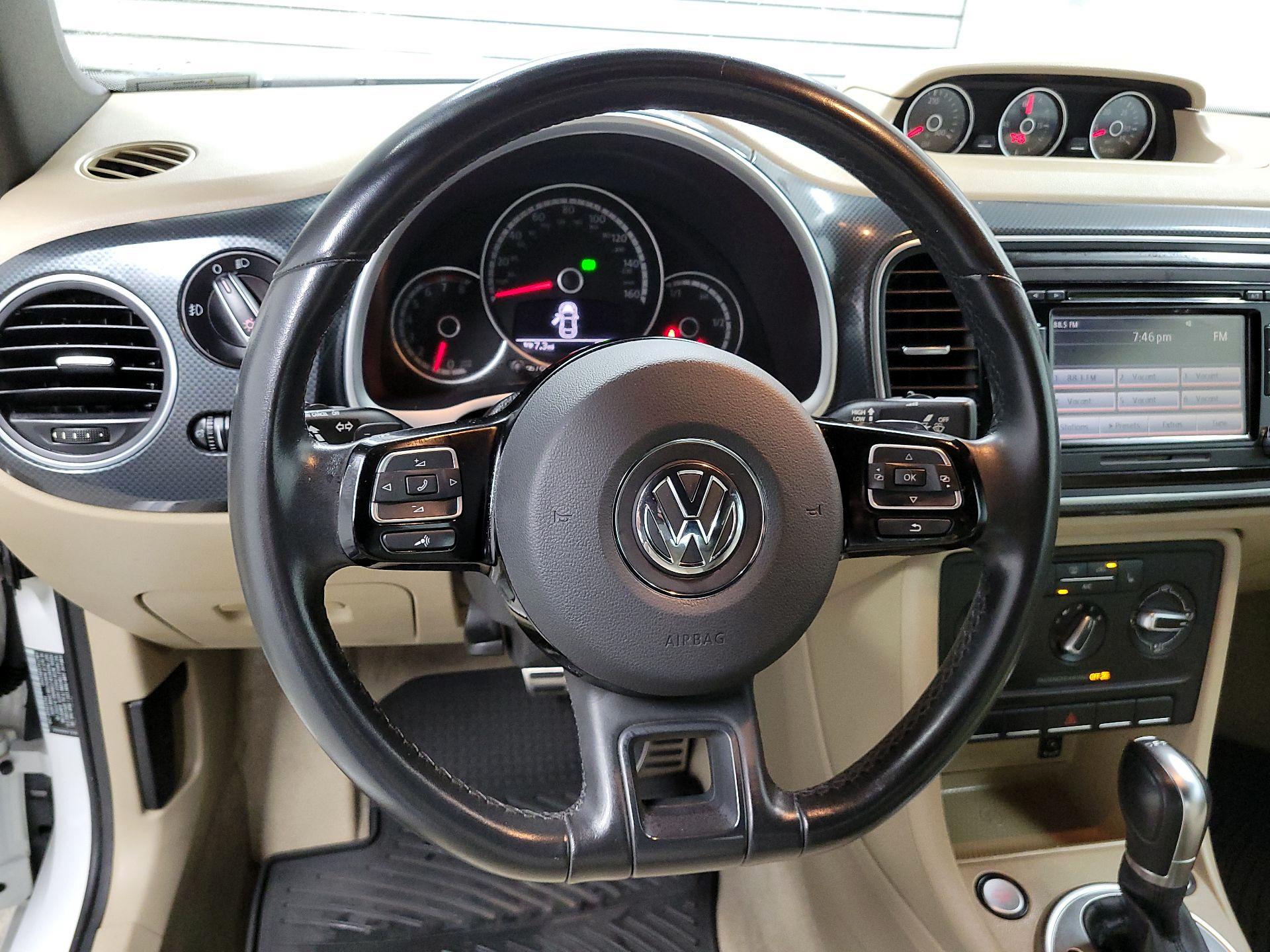 Thumbnail: 2014 Volkswagen Beetle - 10