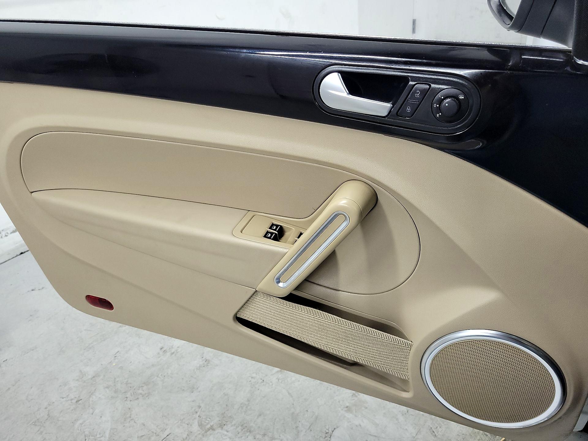 Thumbnail: 2014 Volkswagen Beetle - 12