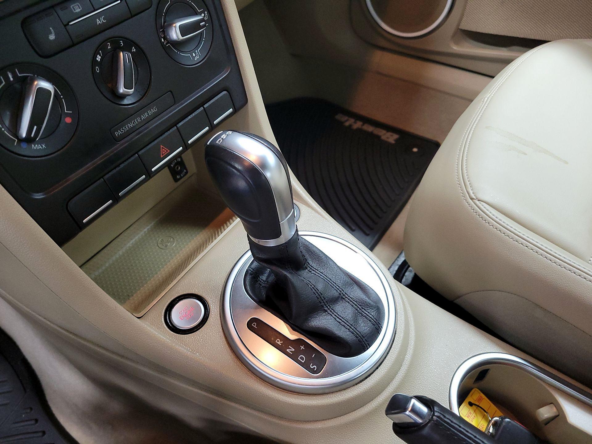 Thumbnail: 2014 Volkswagen Beetle - 16