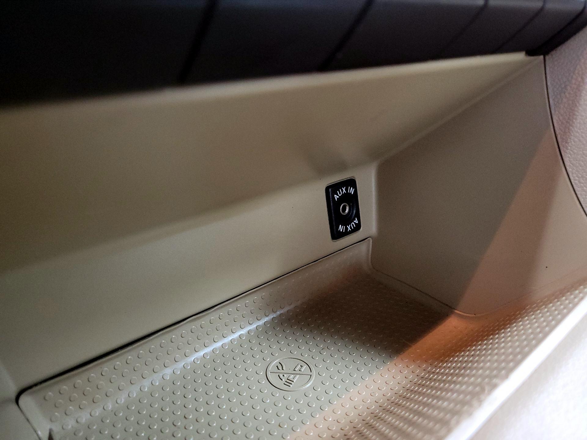 Thumbnail: 2014 Volkswagen Beetle - 17