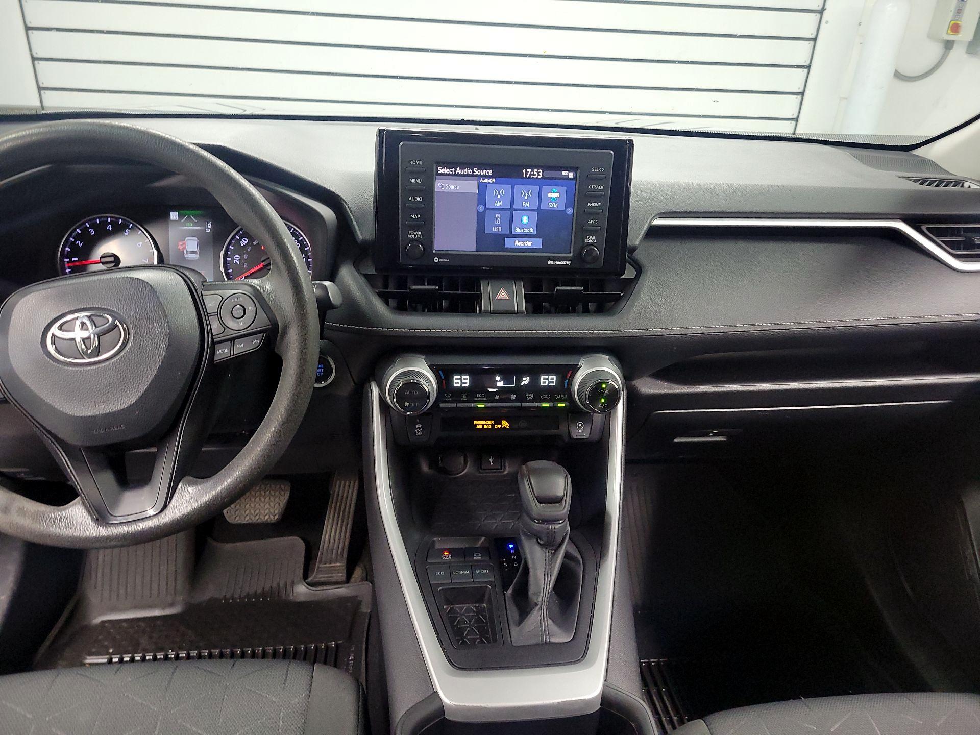 Thumbnail: 2022 Toyota RAV4 - 9