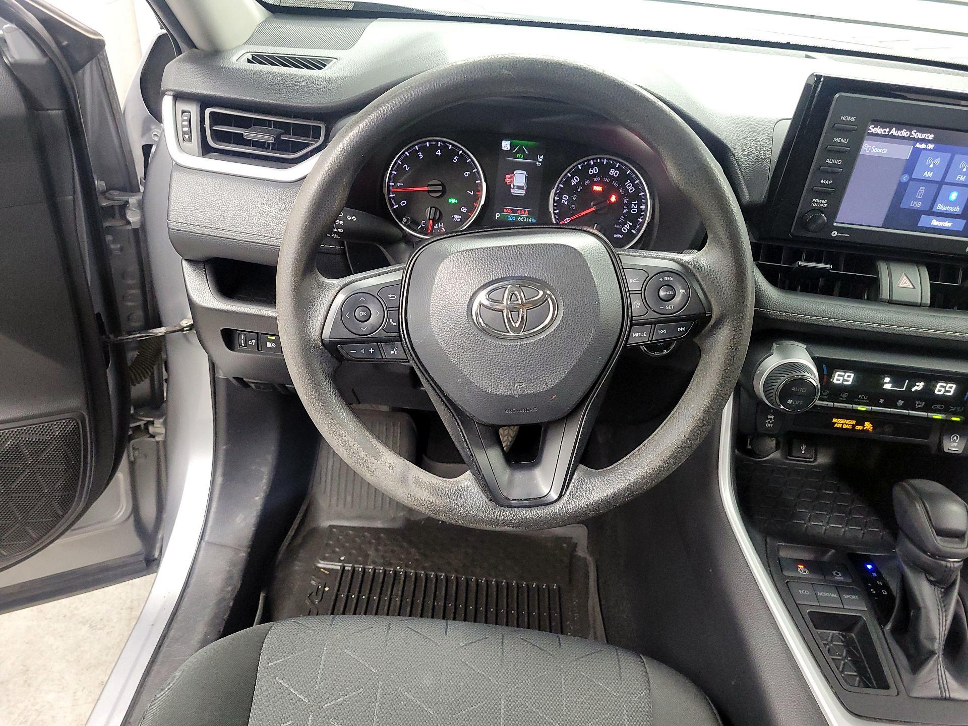 Thumbnail: 2022 Toyota RAV4 - 10