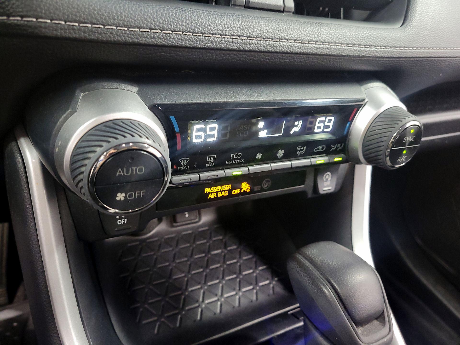 Thumbnail: 2022 Toyota RAV4 - 16