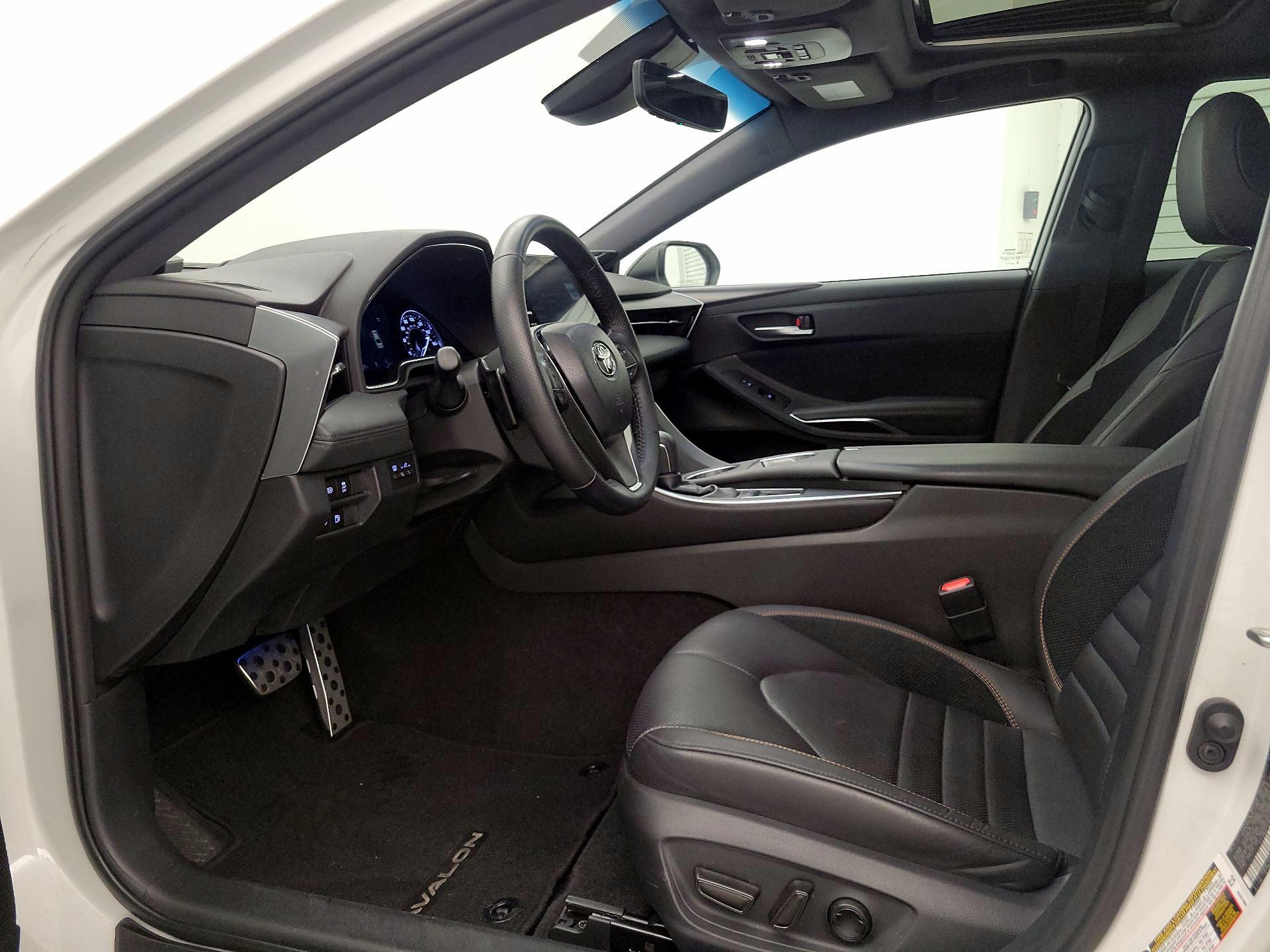 Thumbnail: 2019 Toyota Avalon - 11