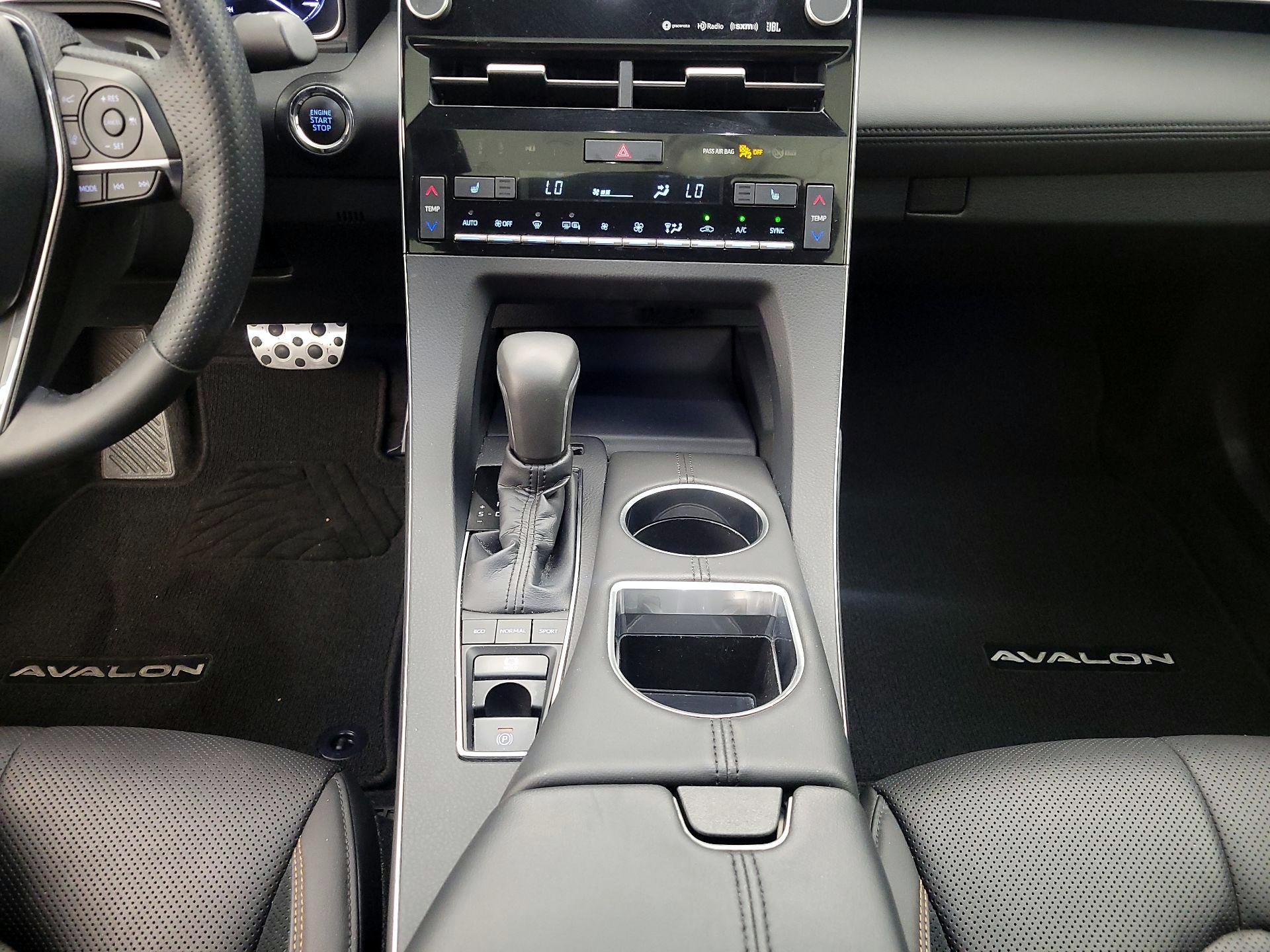 Thumbnail: 2019 Toyota Avalon - 17