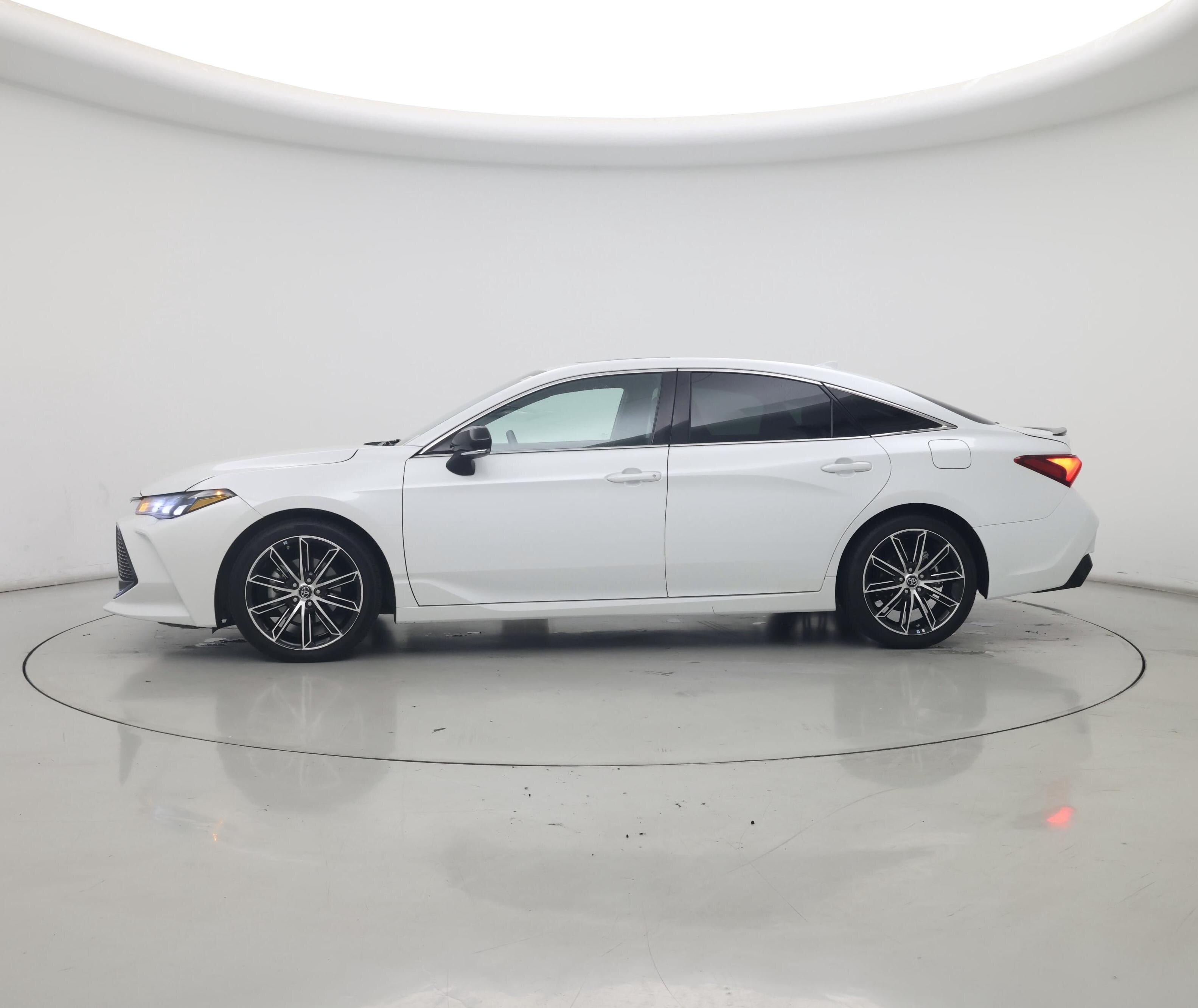 Thumbnail: 2019 Toyota Avalon - 3