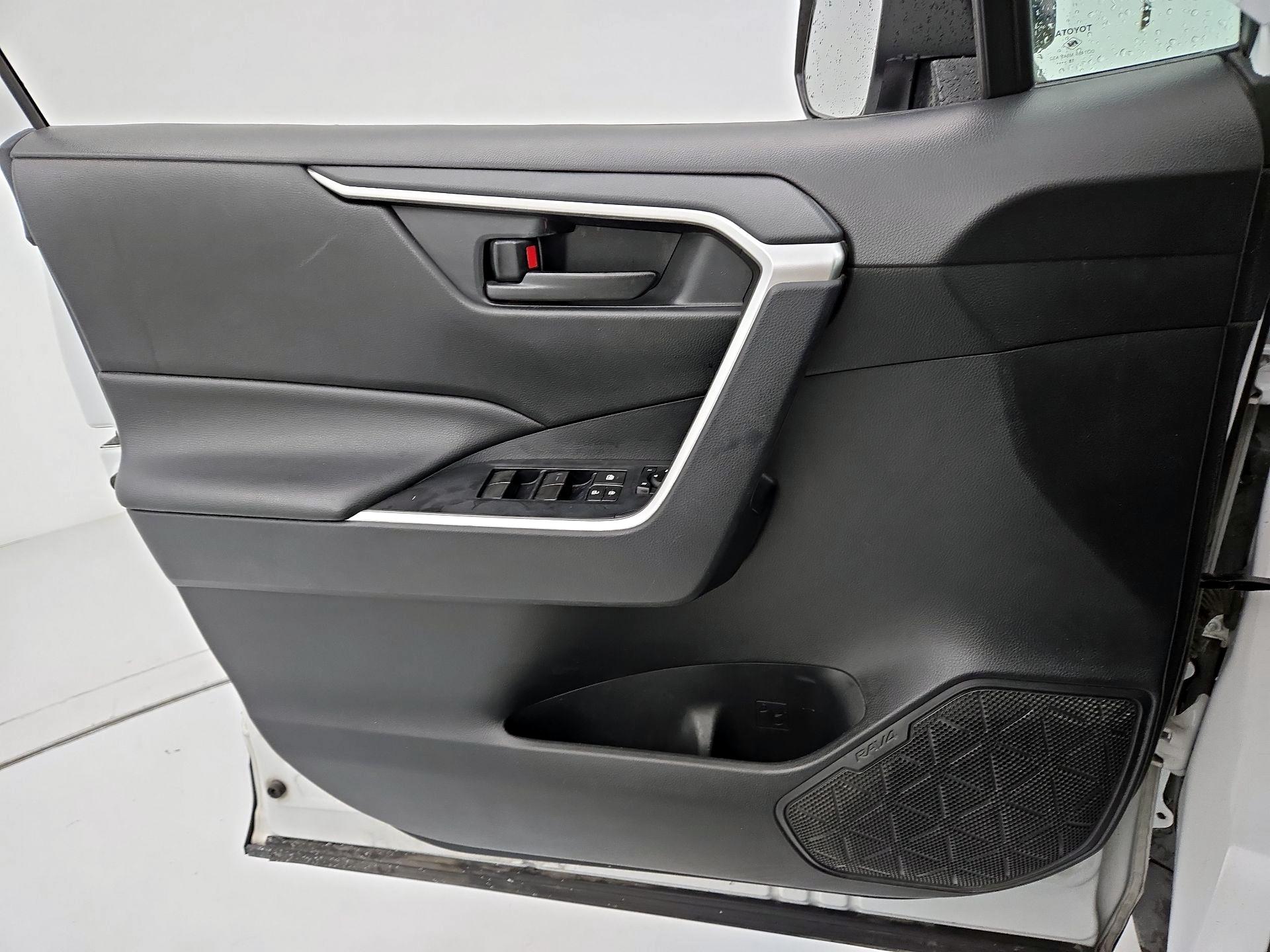 Thumbnail: 2019 Toyota RAV4 - 12