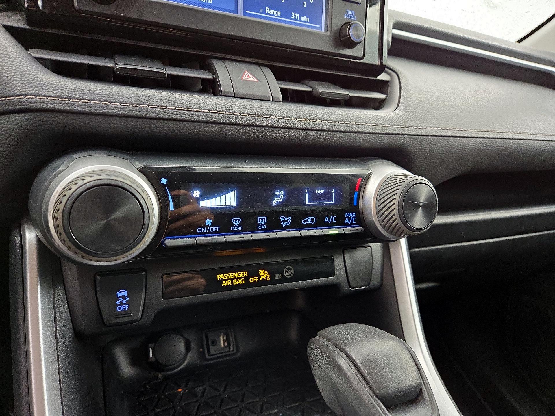 Thumbnail: 2019 Toyota RAV4 - 16