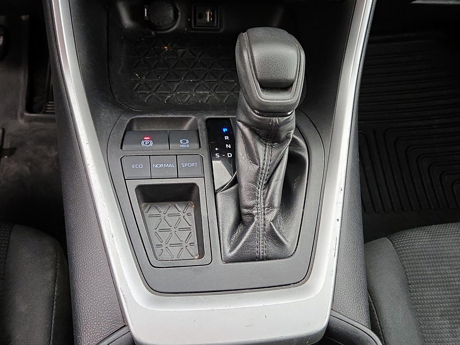 Thumbnail: 2019 Toyota RAV4 - 17