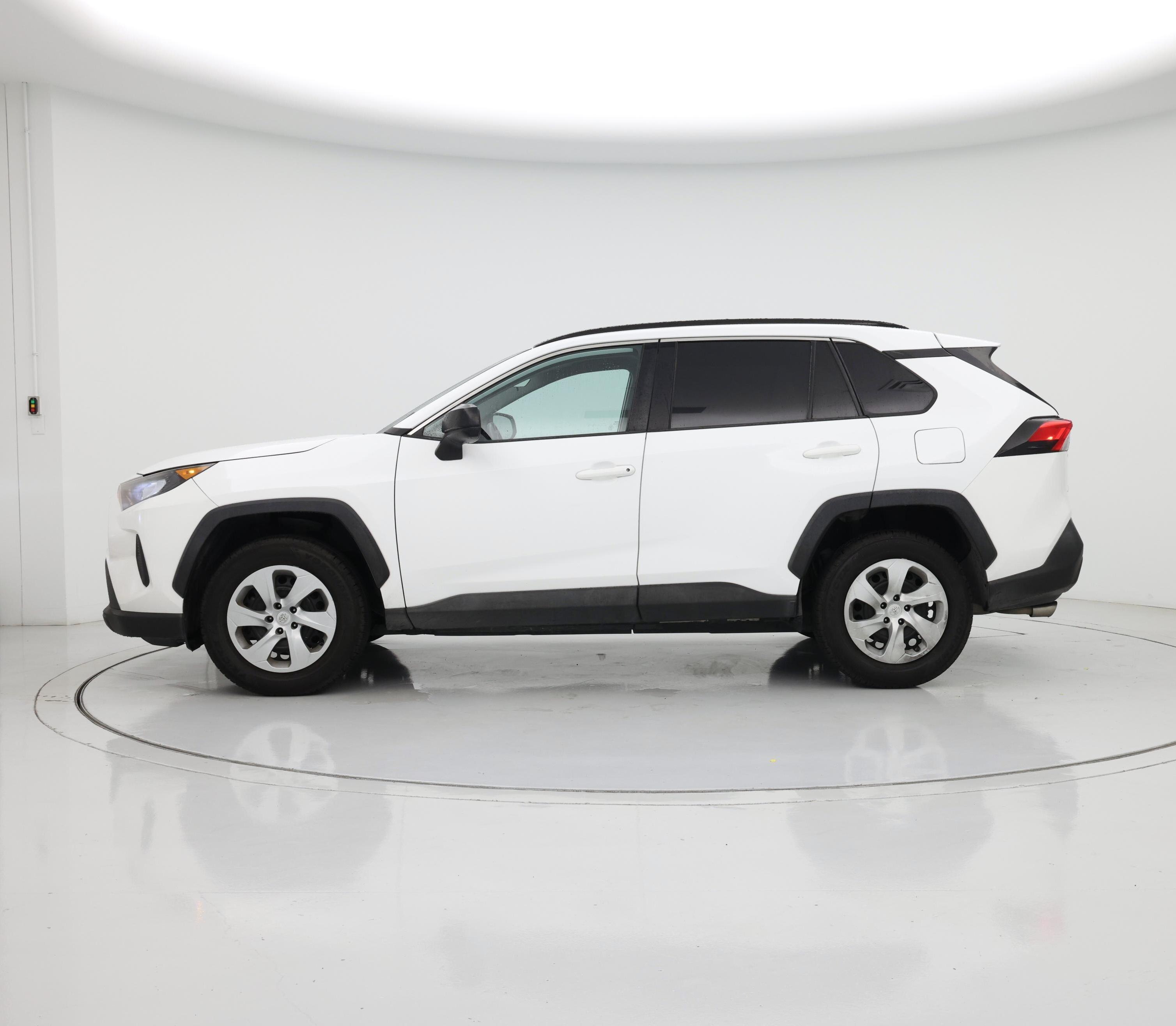 Thumbnail: 2019 Toyota RAV4 - 3