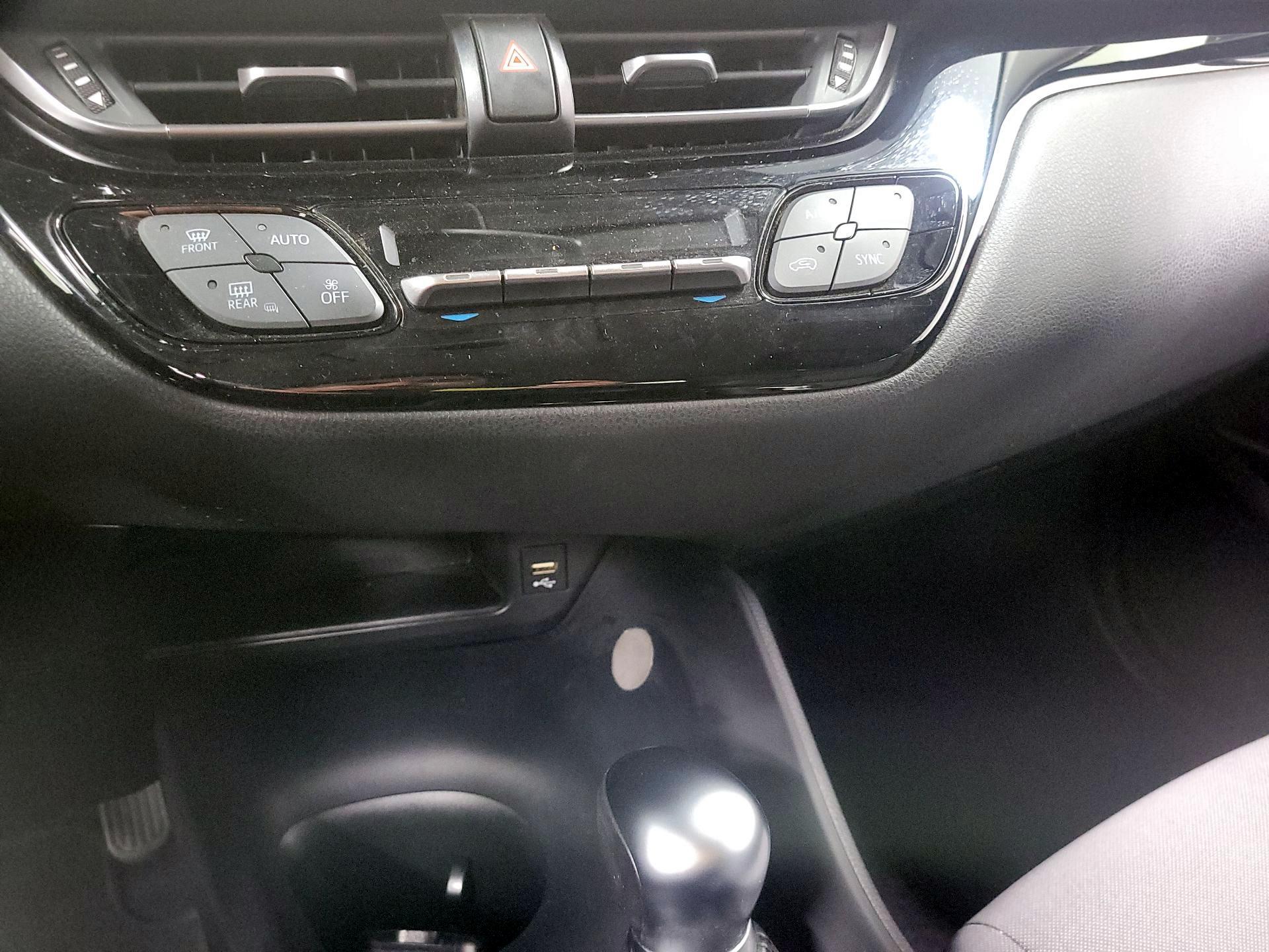 Thumbnail: 2020 Toyota C-HR - 15