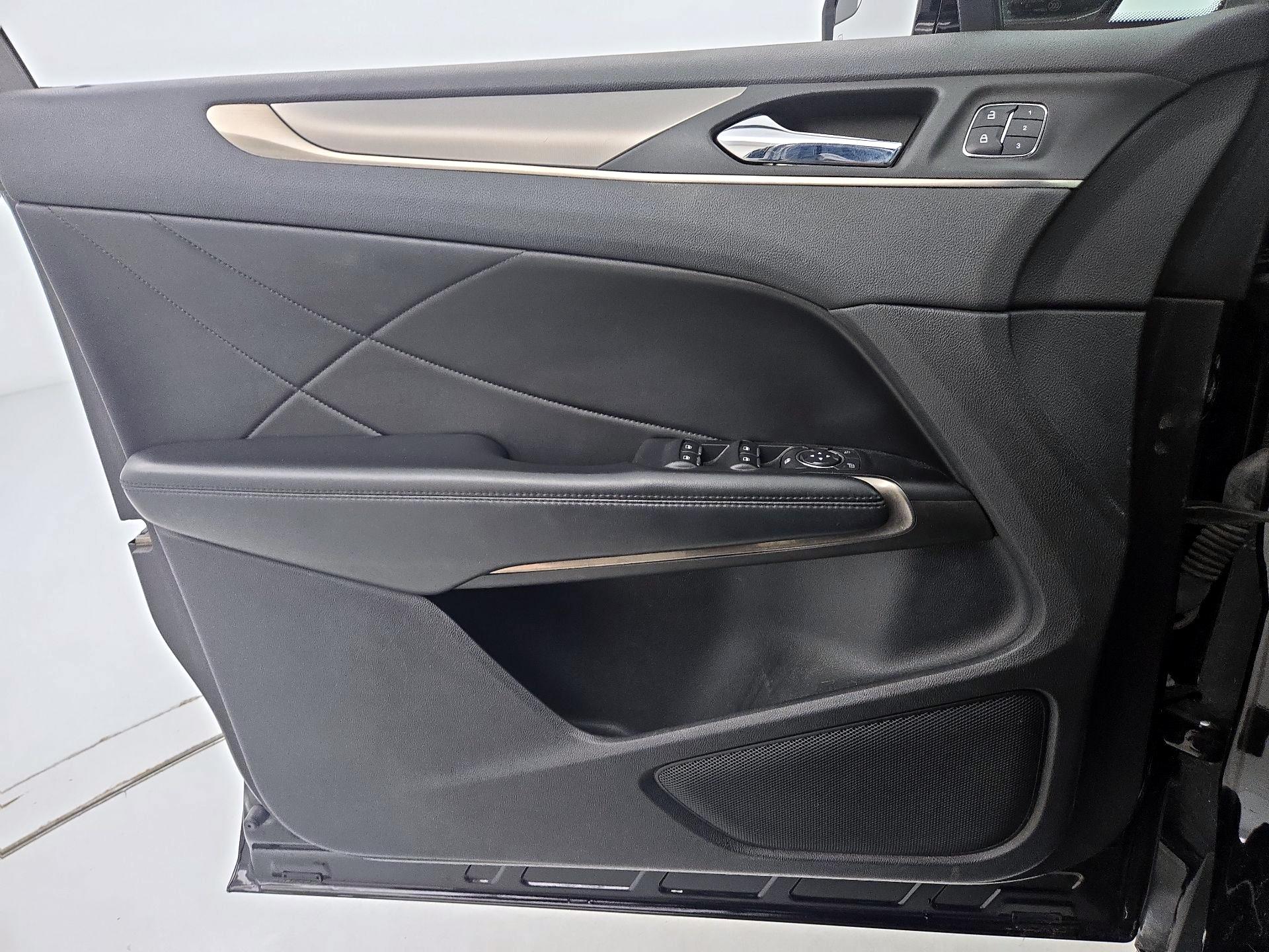 Thumbnail: 2016 Lincoln MKC - 12