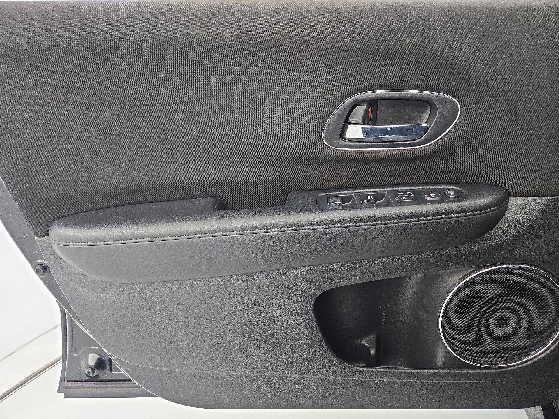 Thumbnail: 2016 Honda HR-V - 12