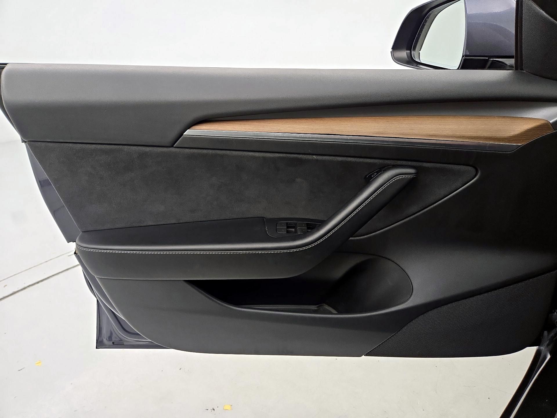 Thumbnail: 2022 Tesla Model 3 - 12