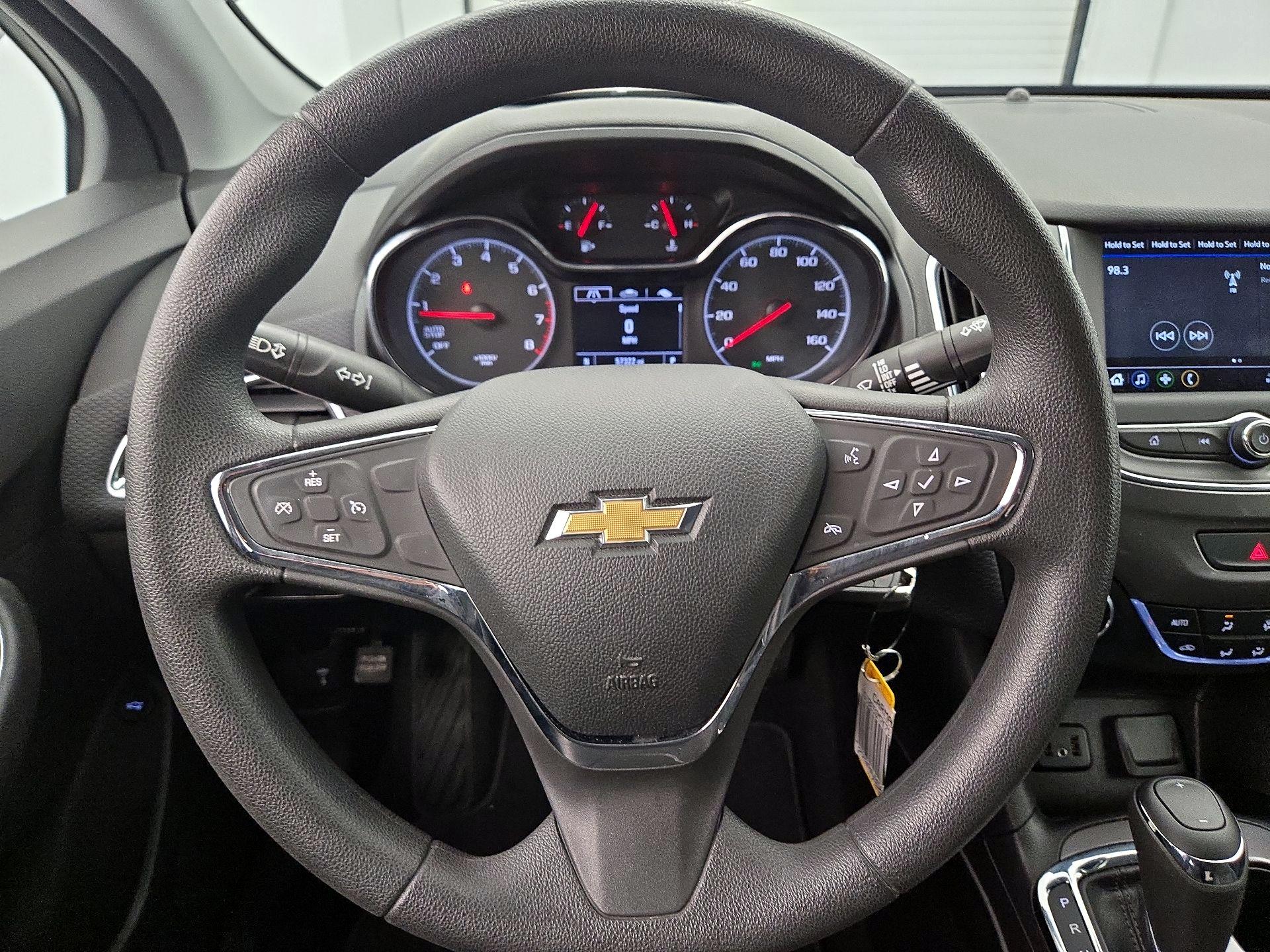 Thumbnail: 2019 Chevrolet Cruze - 10