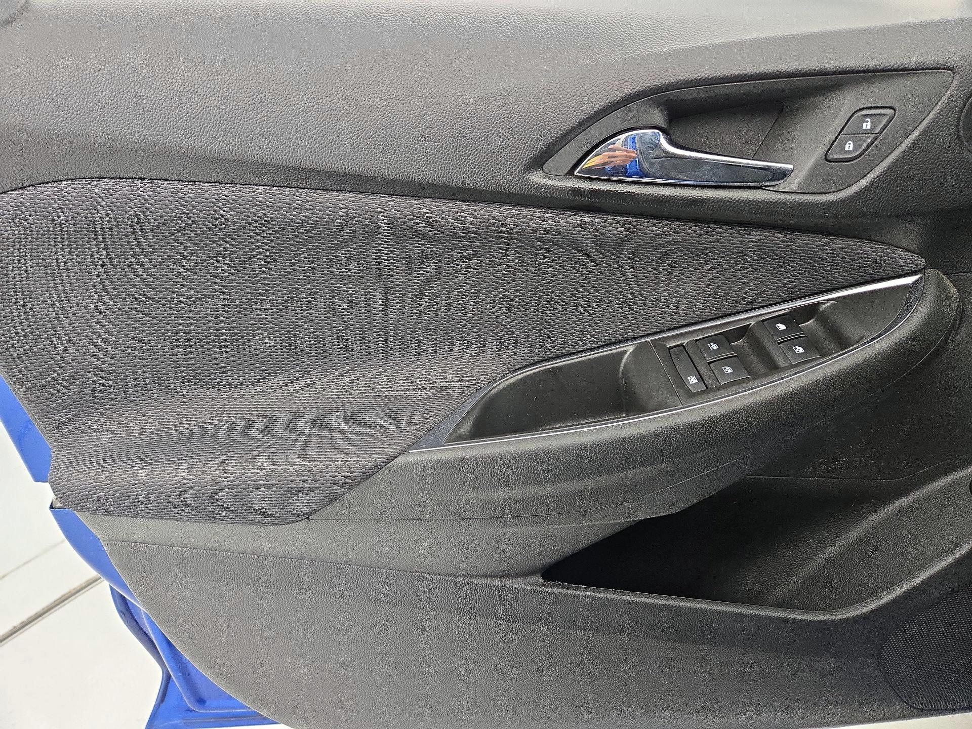 Thumbnail: 2019 Chevrolet Cruze - 12