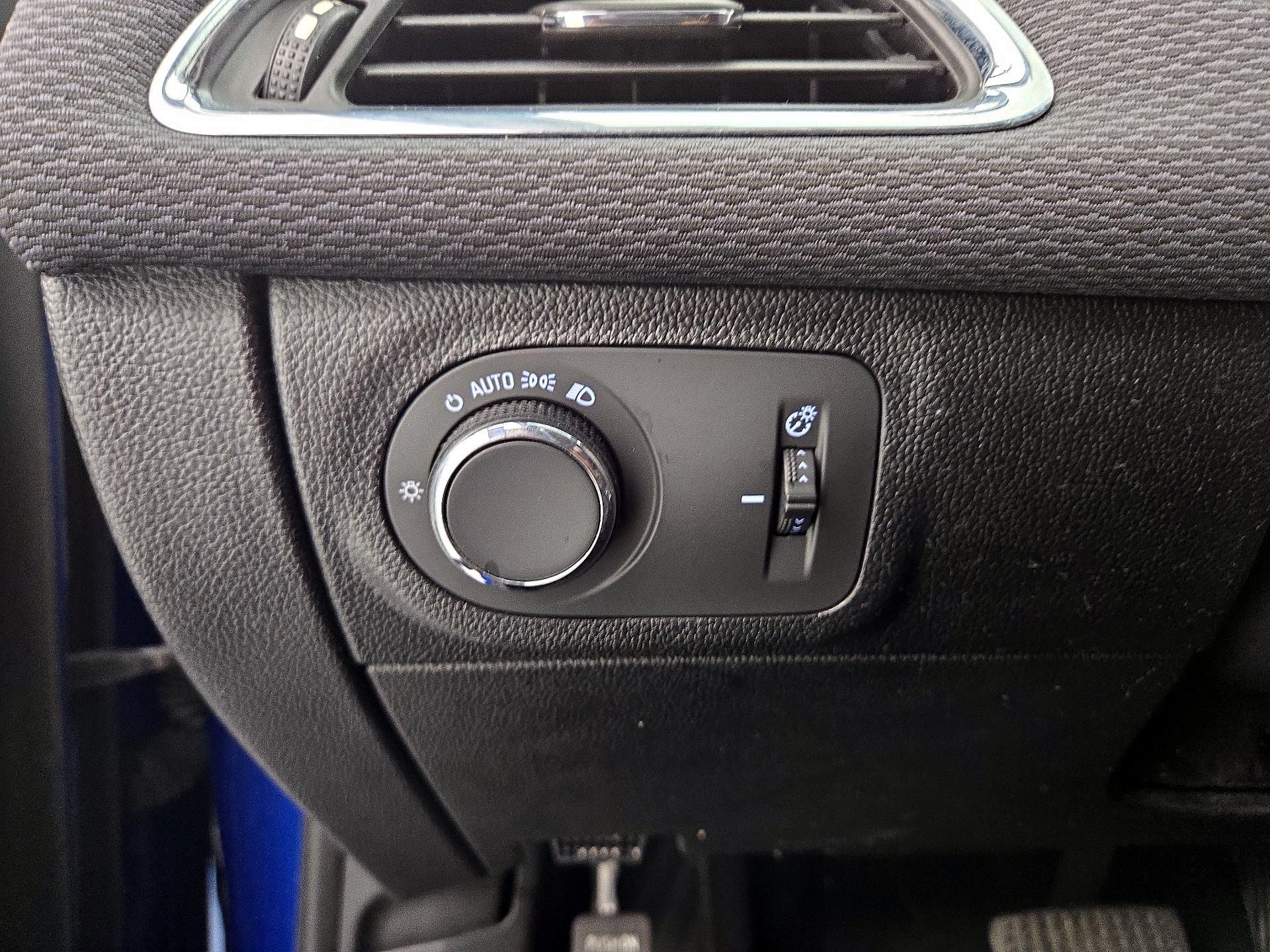 Thumbnail: 2019 Chevrolet Cruze - 13