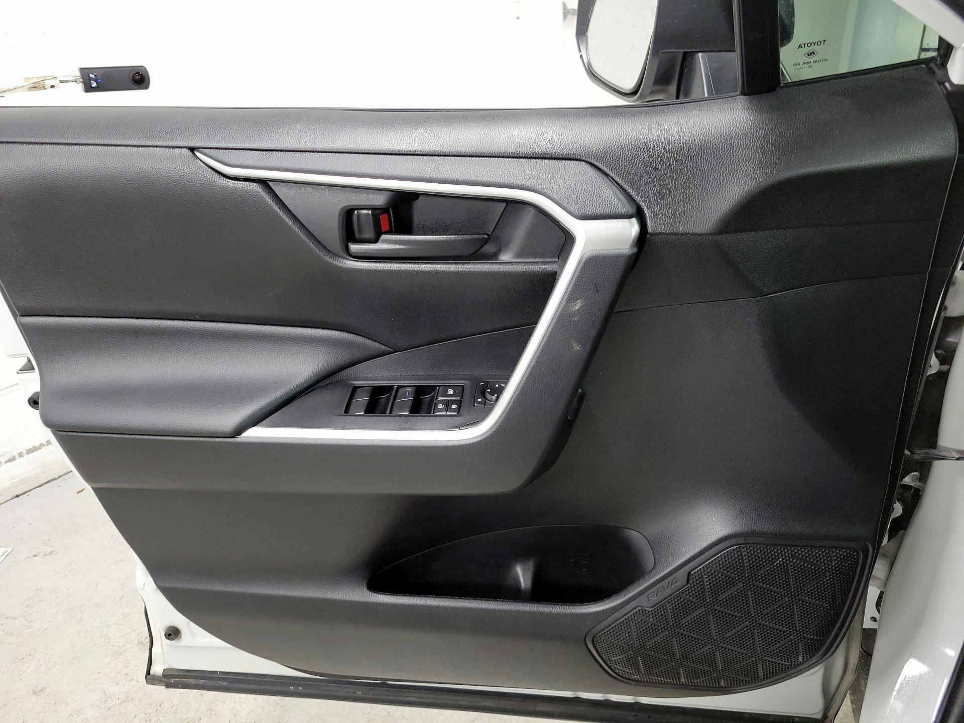 Thumbnail: 2021 Toyota RAV4 - 12