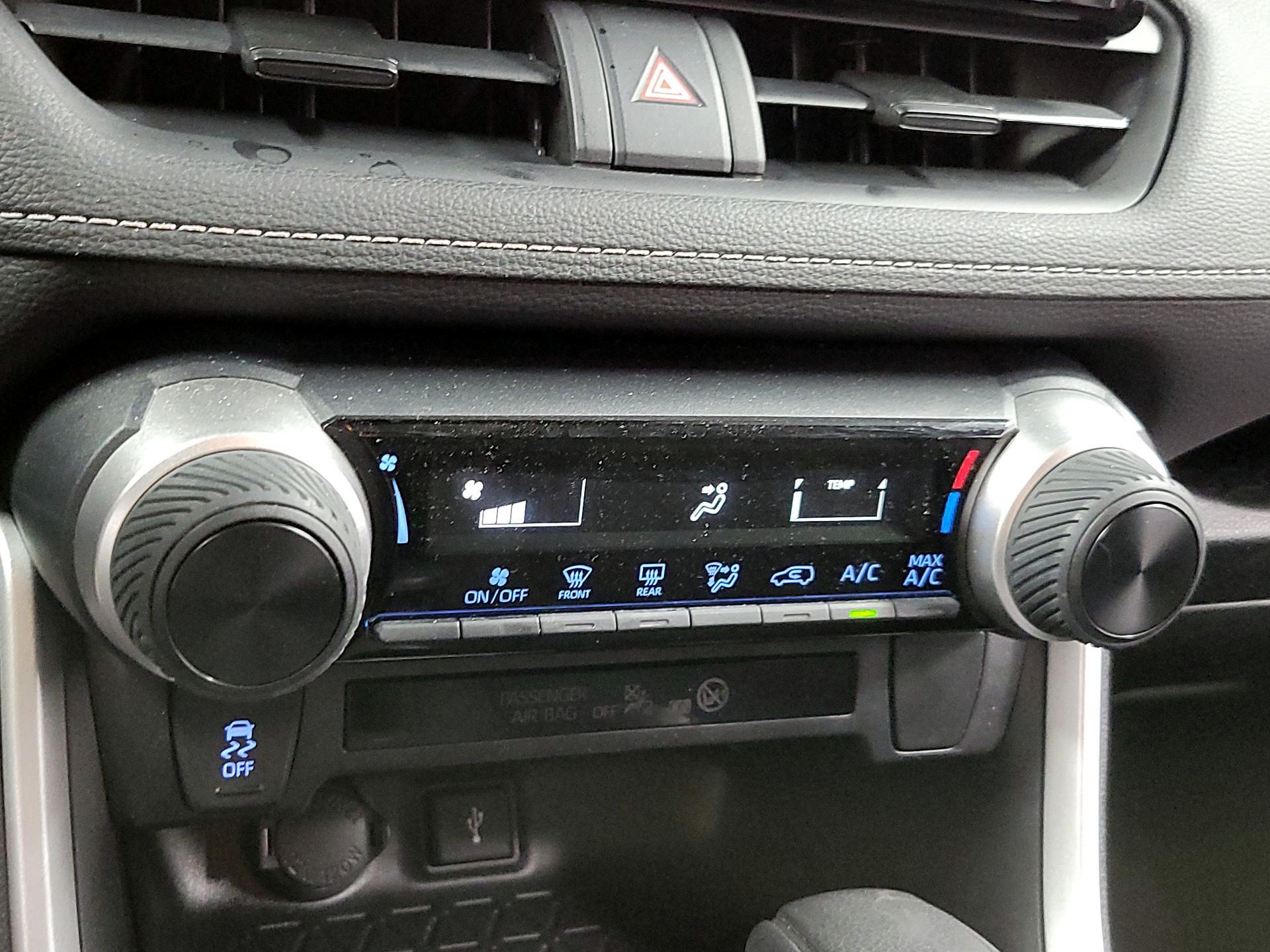 Thumbnail: 2021 Toyota RAV4 - 15