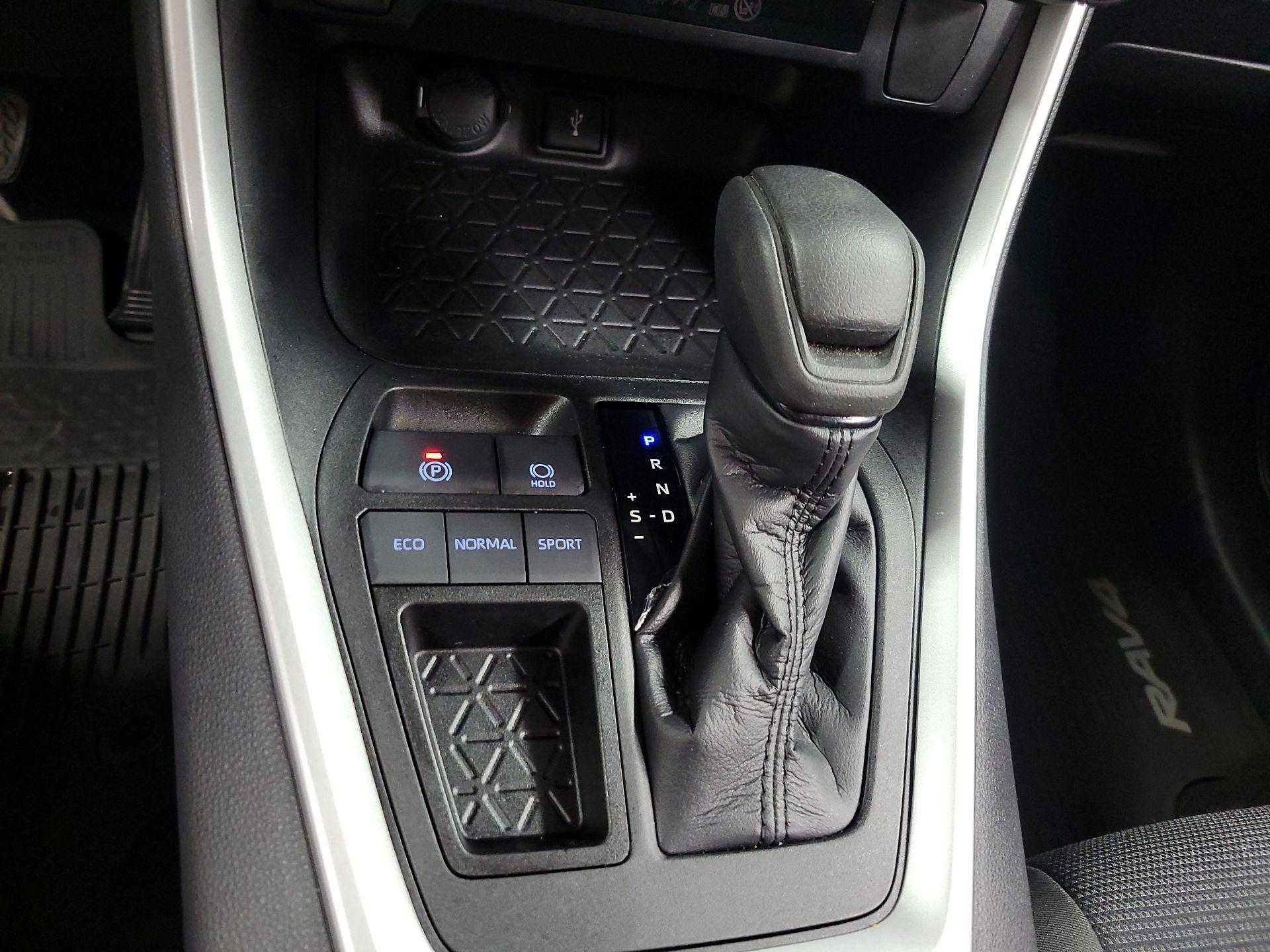 Thumbnail: 2021 Toyota RAV4 - 16