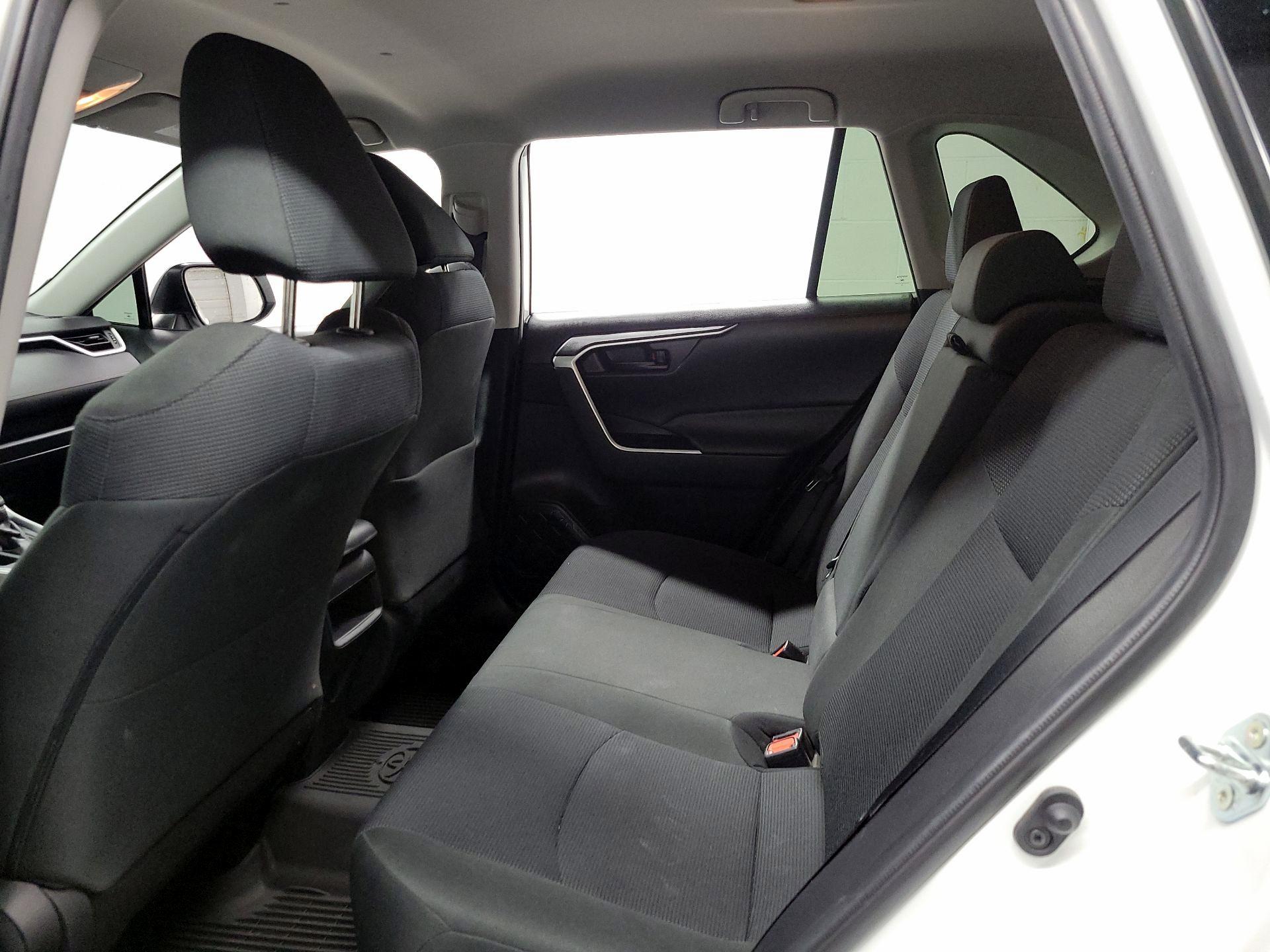 Thumbnail: 2021 Toyota RAV4 - 17