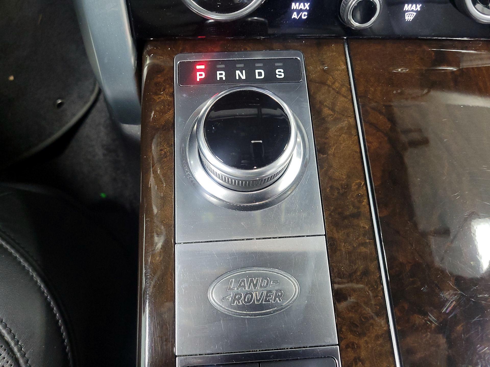 Thumbnail: 2020 Land Rover Range Rover - 16