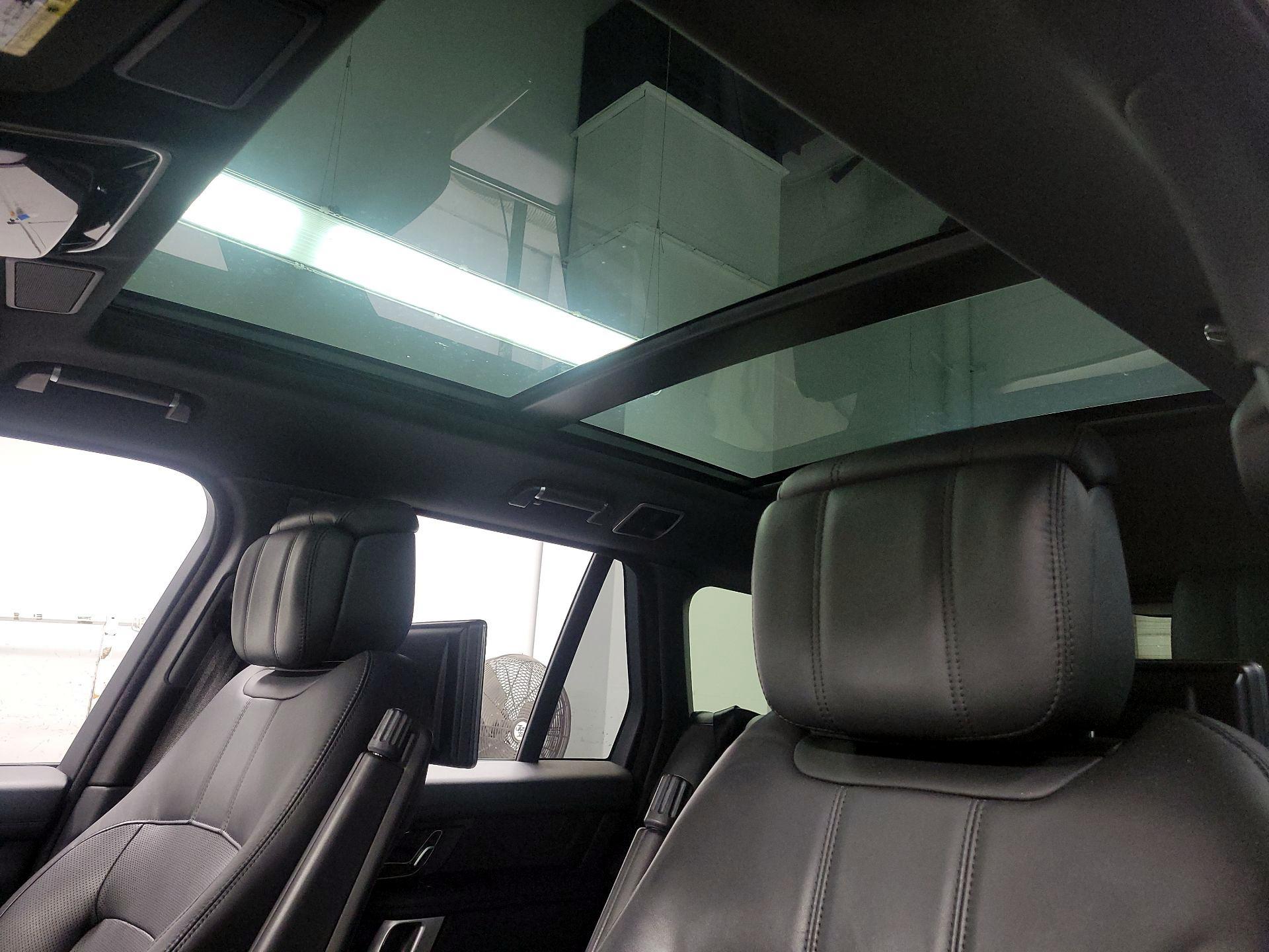 Thumbnail: 2020 Land Rover Range Rover - 17