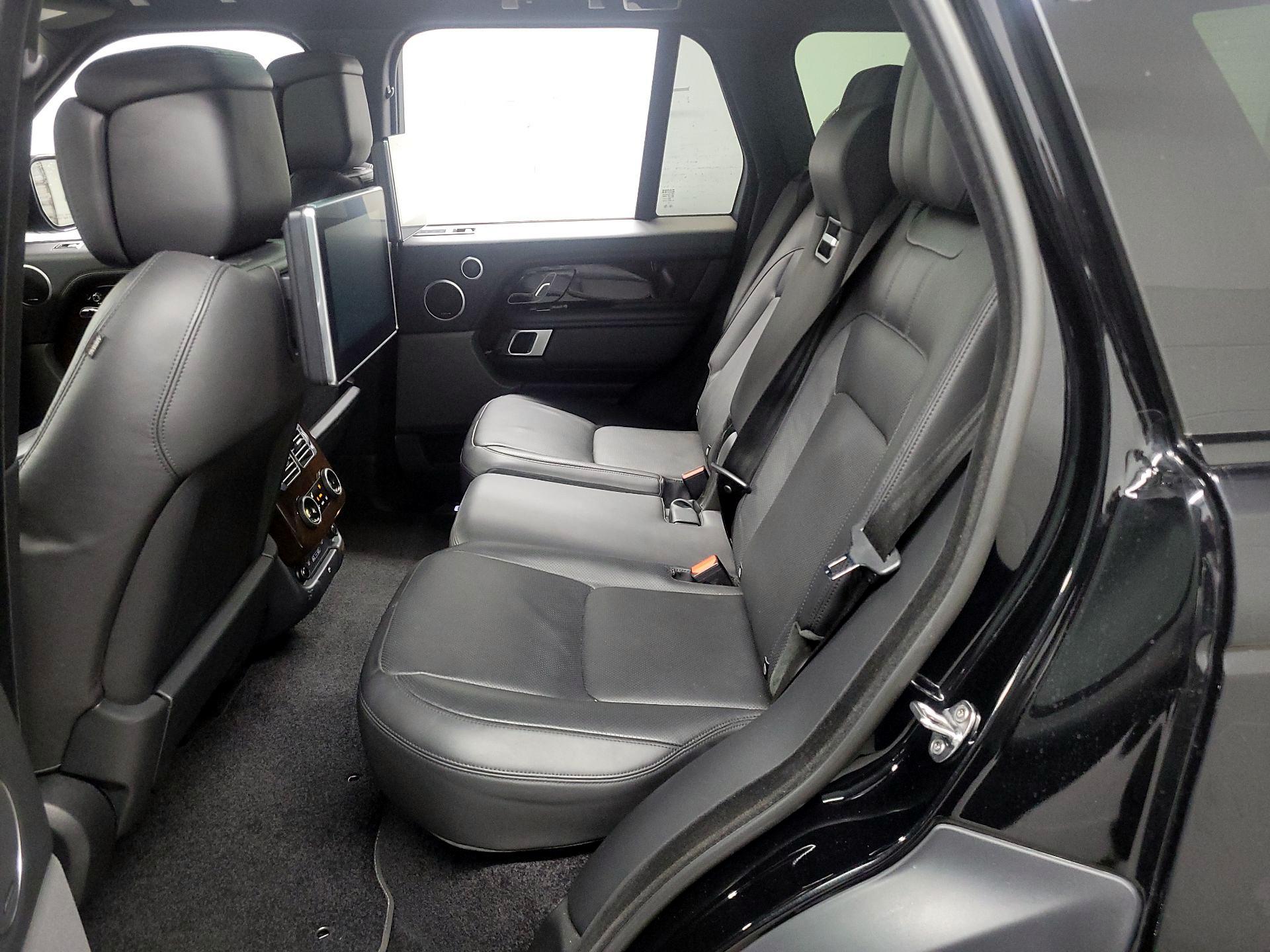 Thumbnail: 2020 Land Rover Range Rover - 18