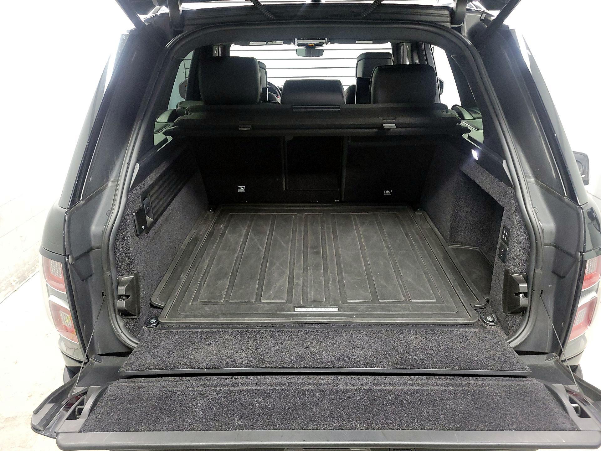 Thumbnail: 2020 Land Rover Range Rover - 19