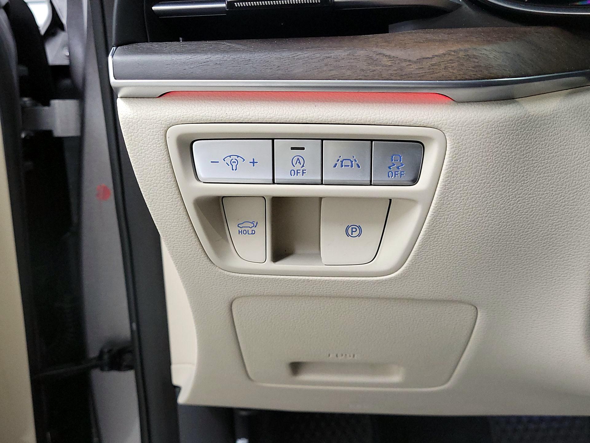 Thumbnail: 2021 Genesis G80 - 13