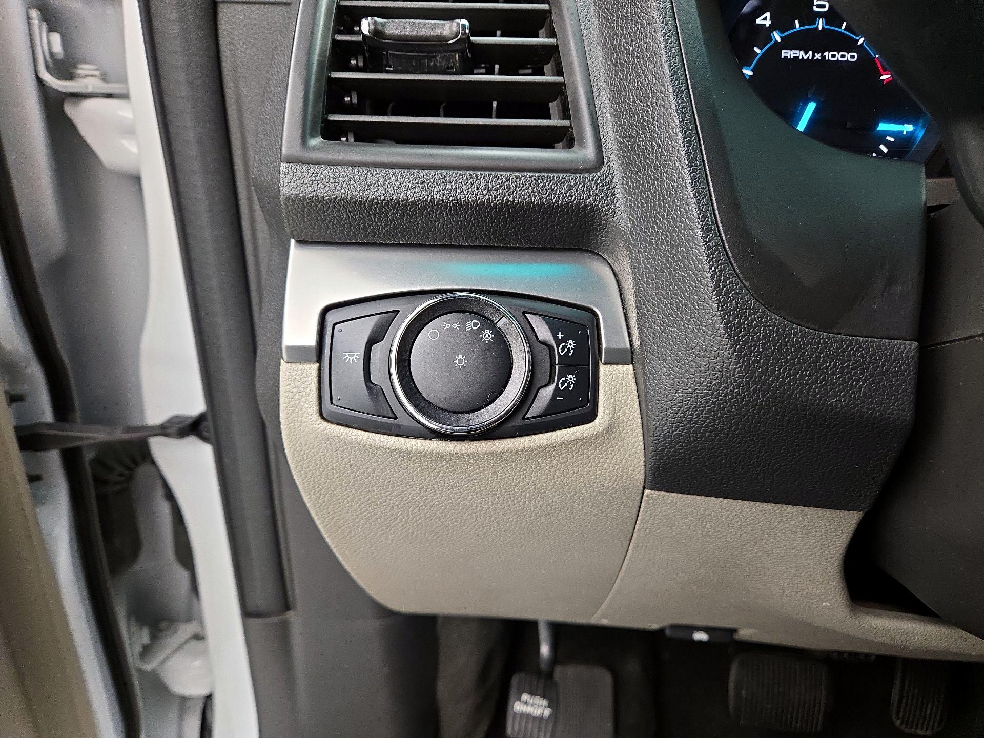 Thumbnail: 2014 Ford Explorer - 13