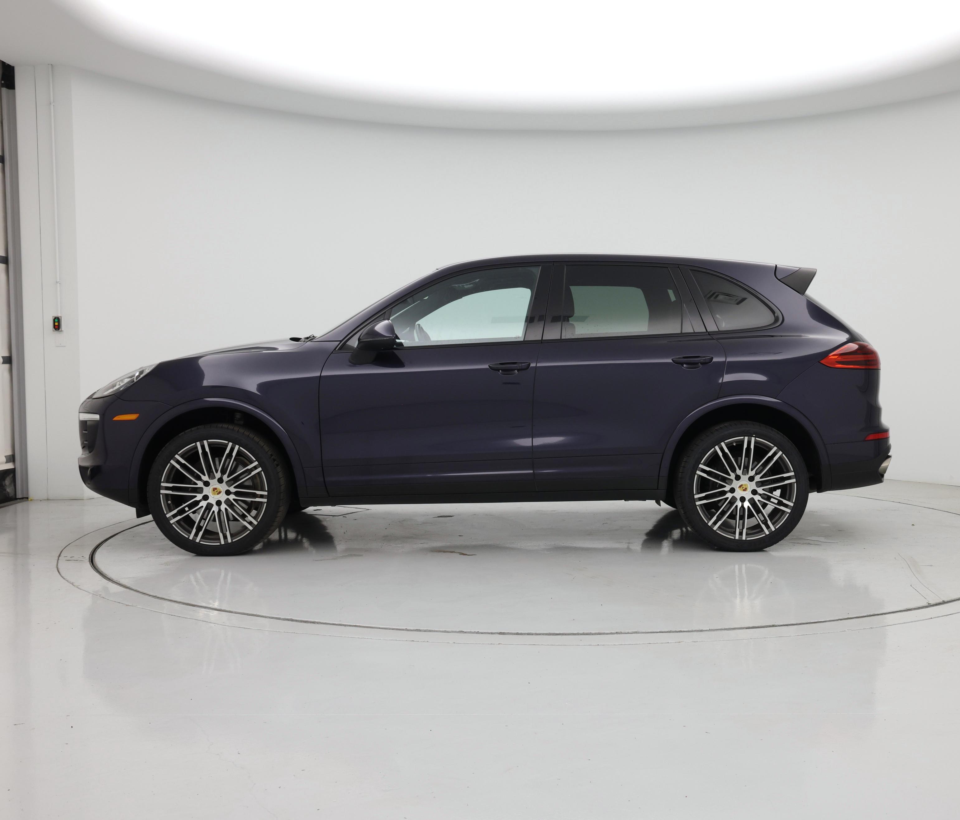 Thumbnail: 2017 Porsche Cayenne - 3