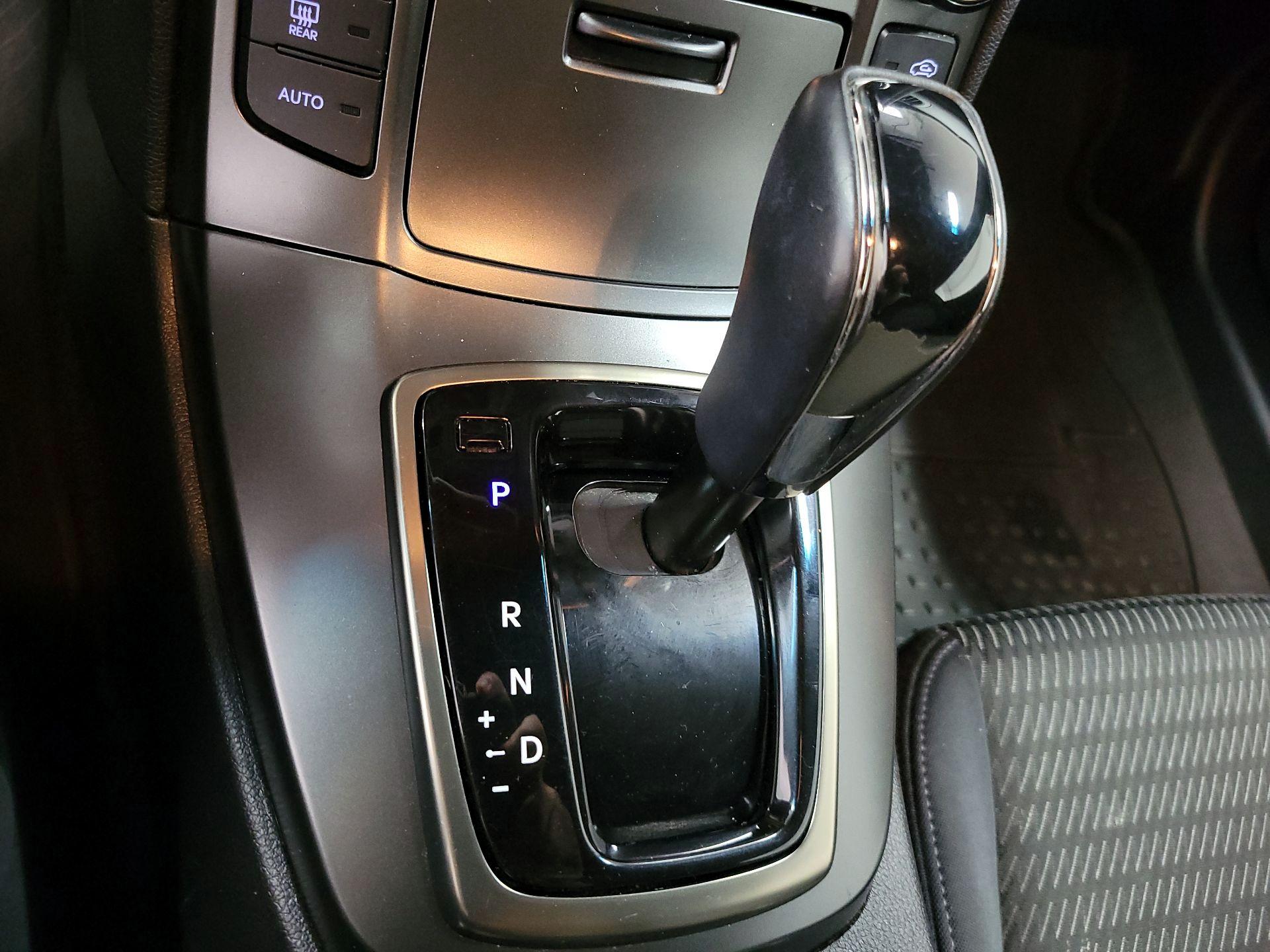 Thumbnail: 2015 Hyundai Genesis - 15