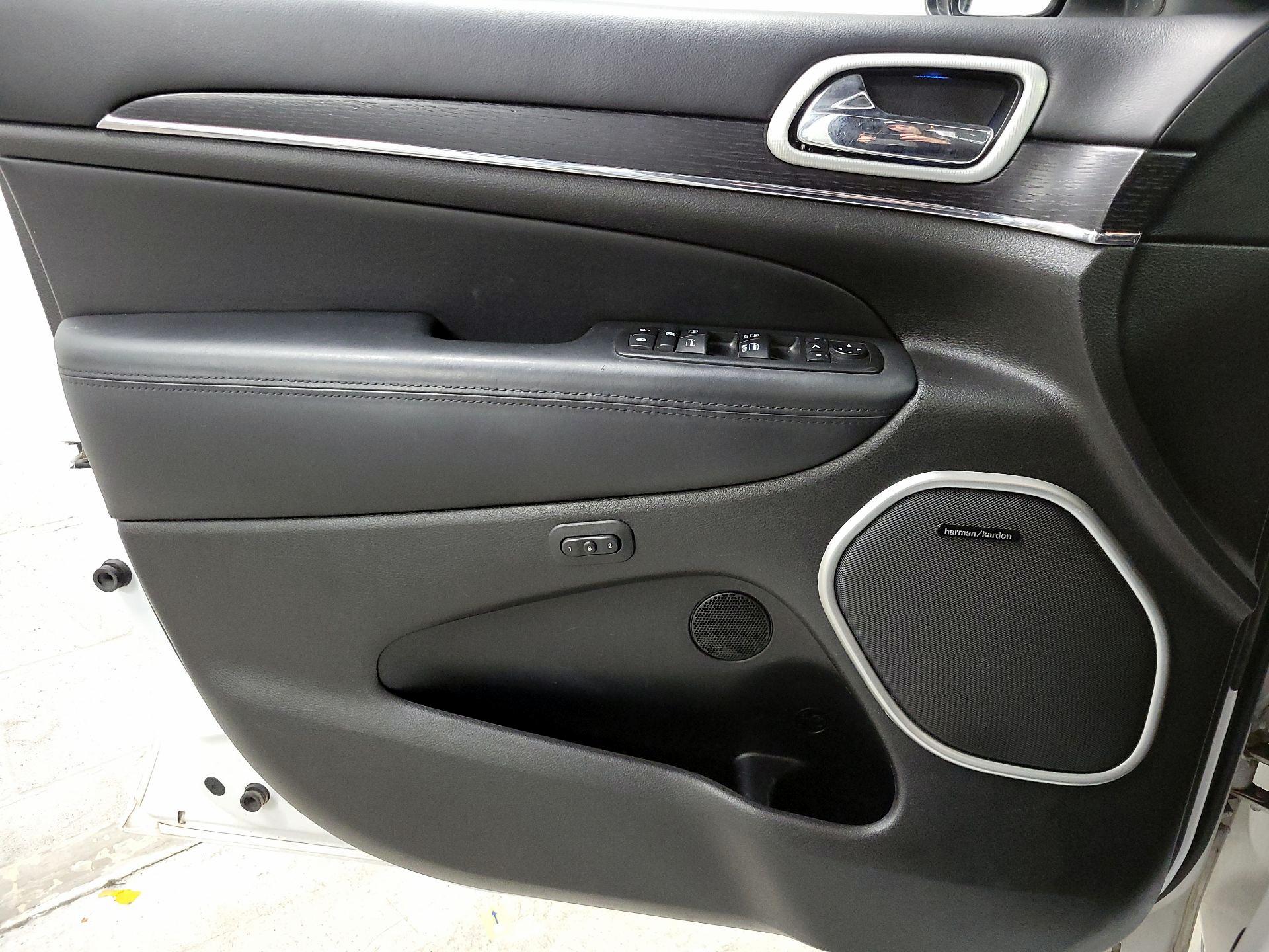 Thumbnail: 2018 Jeep Grand Cherokee - 12