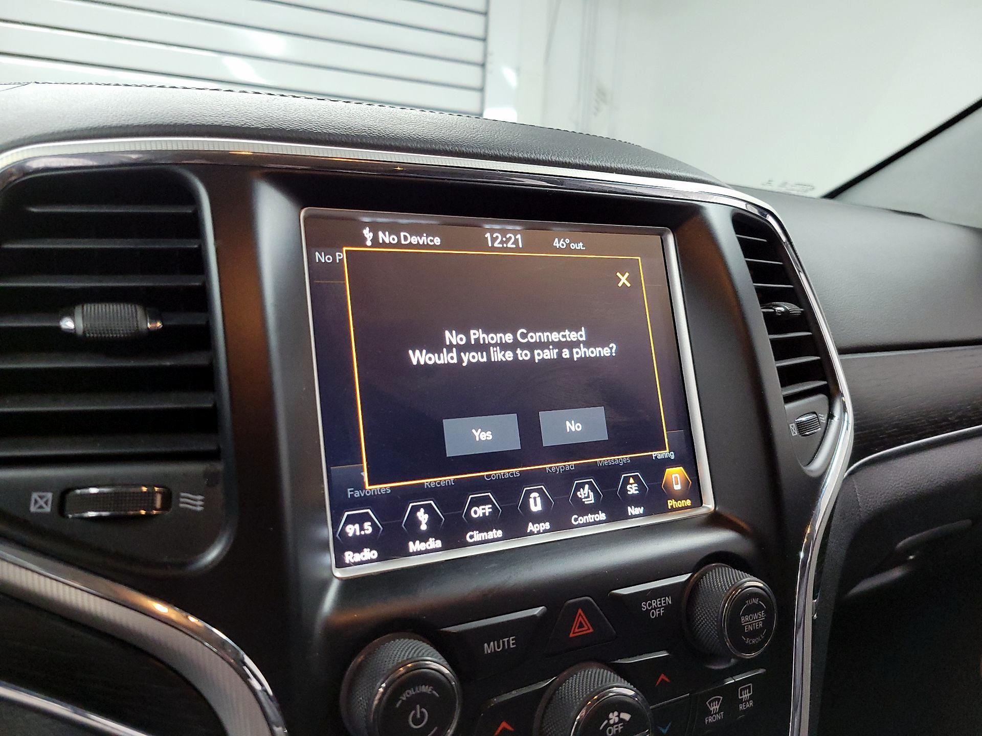 Thumbnail: 2018 Jeep Grand Cherokee - 13