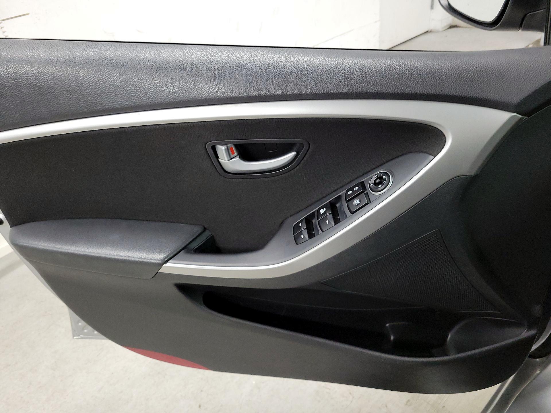 Thumbnail: 2016 Hyundai Elantra - 12