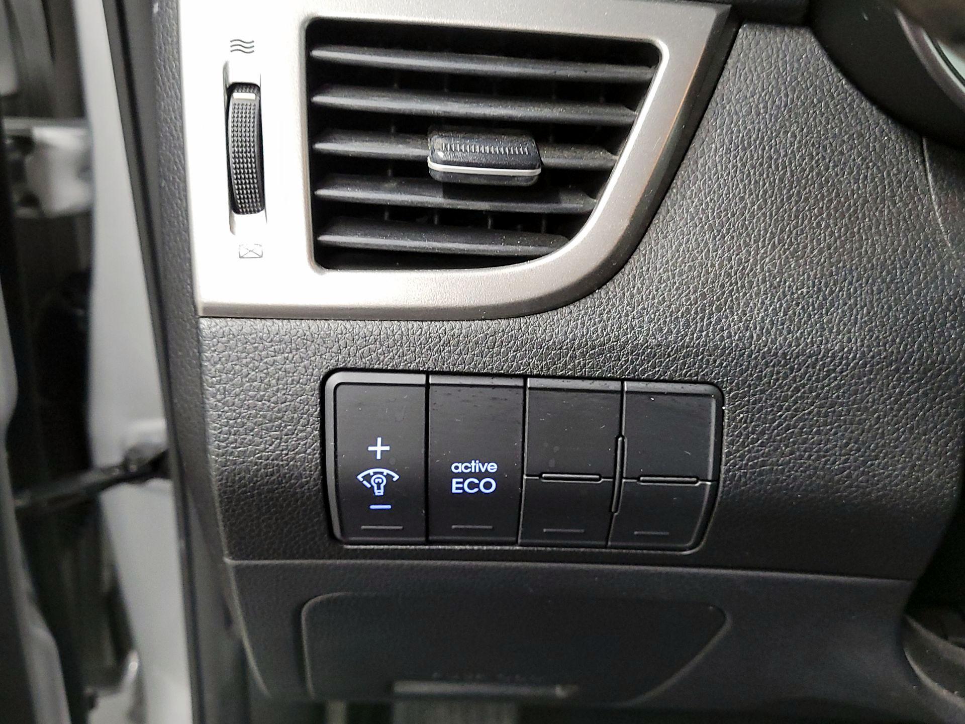 Thumbnail: 2016 Hyundai Elantra - 13