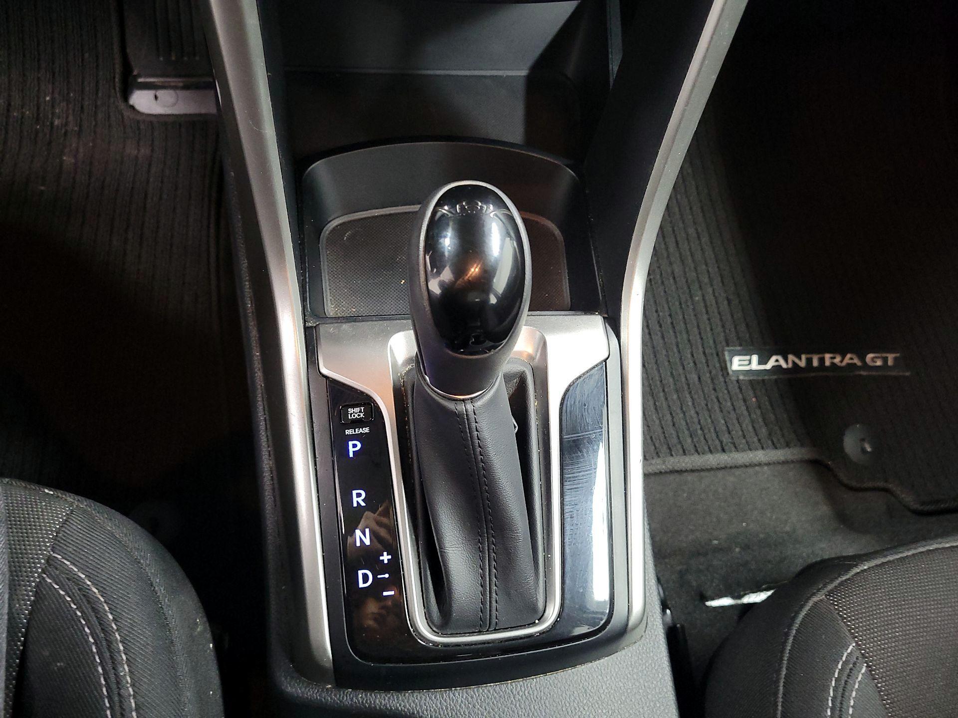 Thumbnail: 2016 Hyundai Elantra - 16