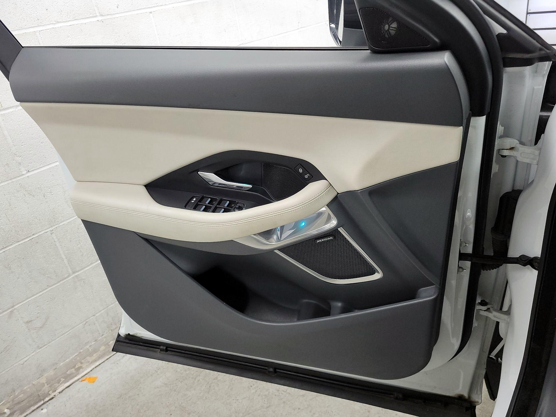 Thumbnail: 2019 Jaguar E-Pace - 12