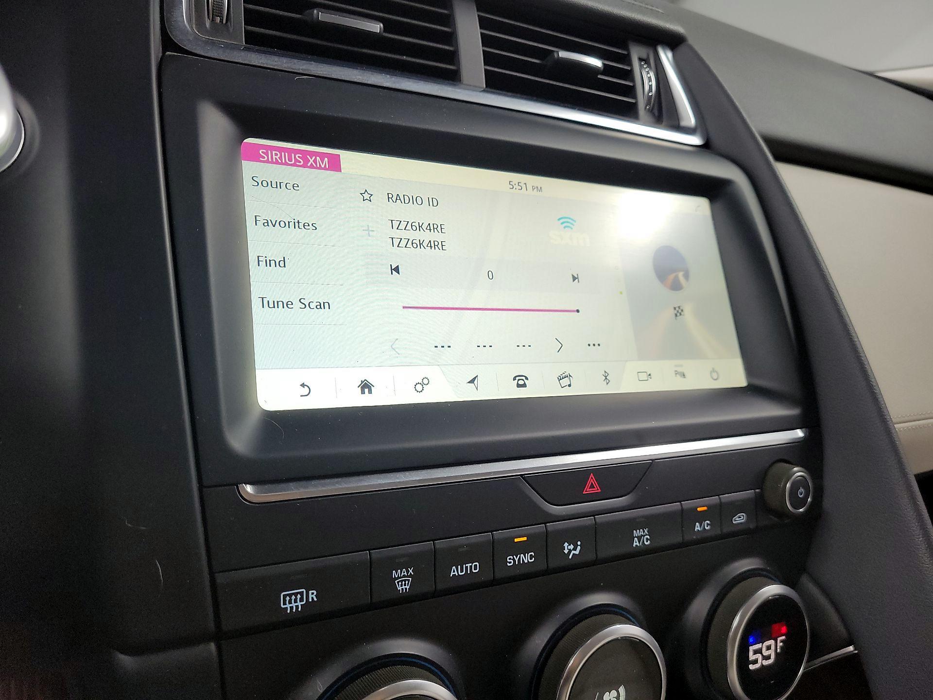 Thumbnail: 2019 Jaguar E-Pace - 15