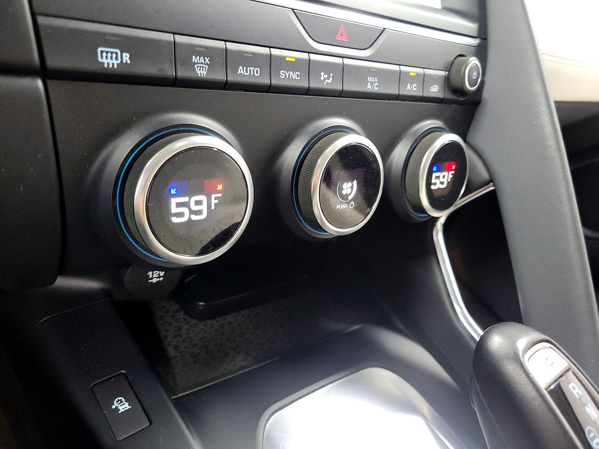 Thumbnail: 2019 Jaguar E-Pace - 16