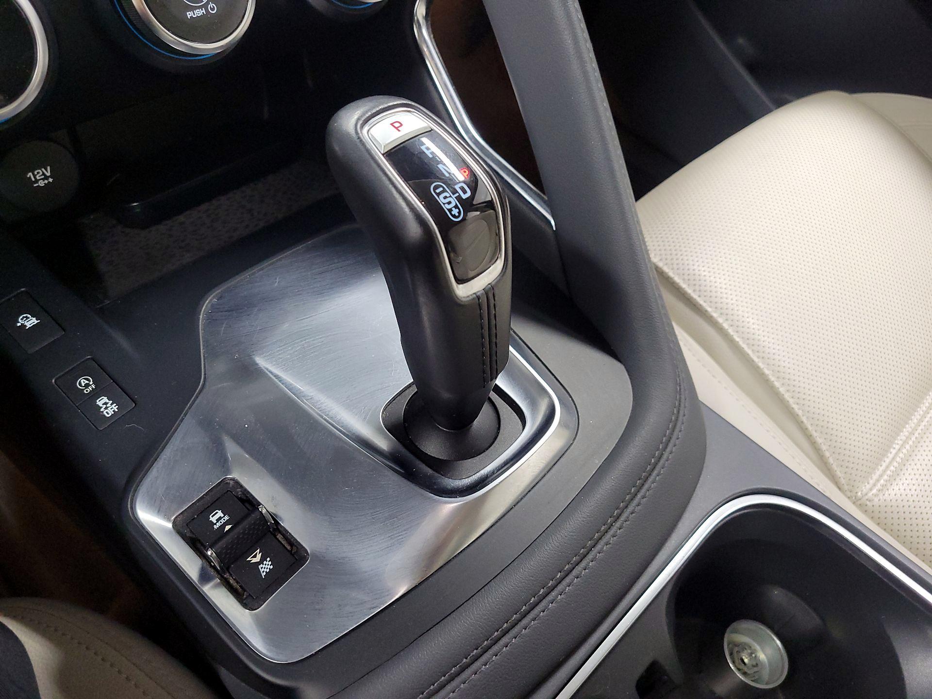 Thumbnail: 2019 Jaguar E-Pace - 17