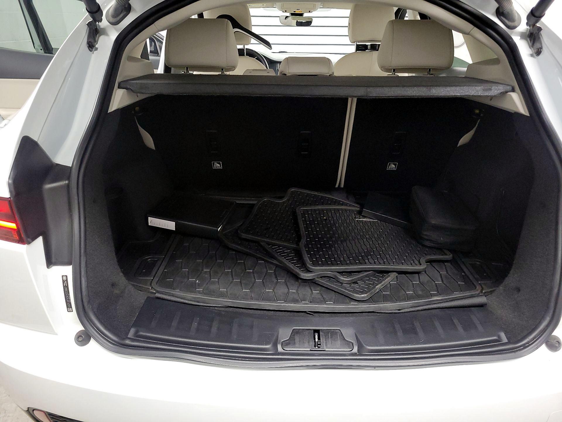 Thumbnail: 2019 Jaguar E-Pace - 19