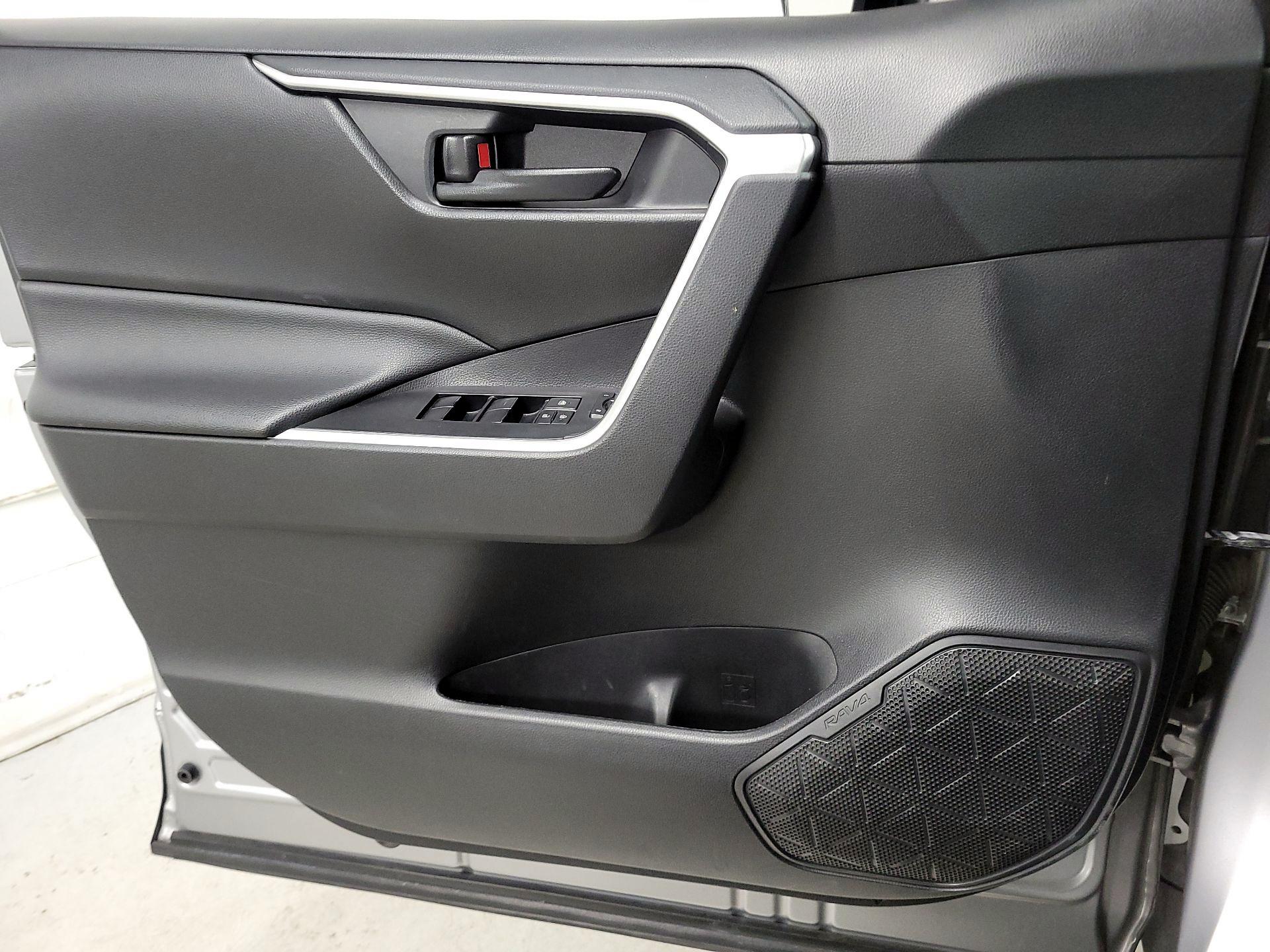 Thumbnail: 2020 Toyota RAV4 - 12