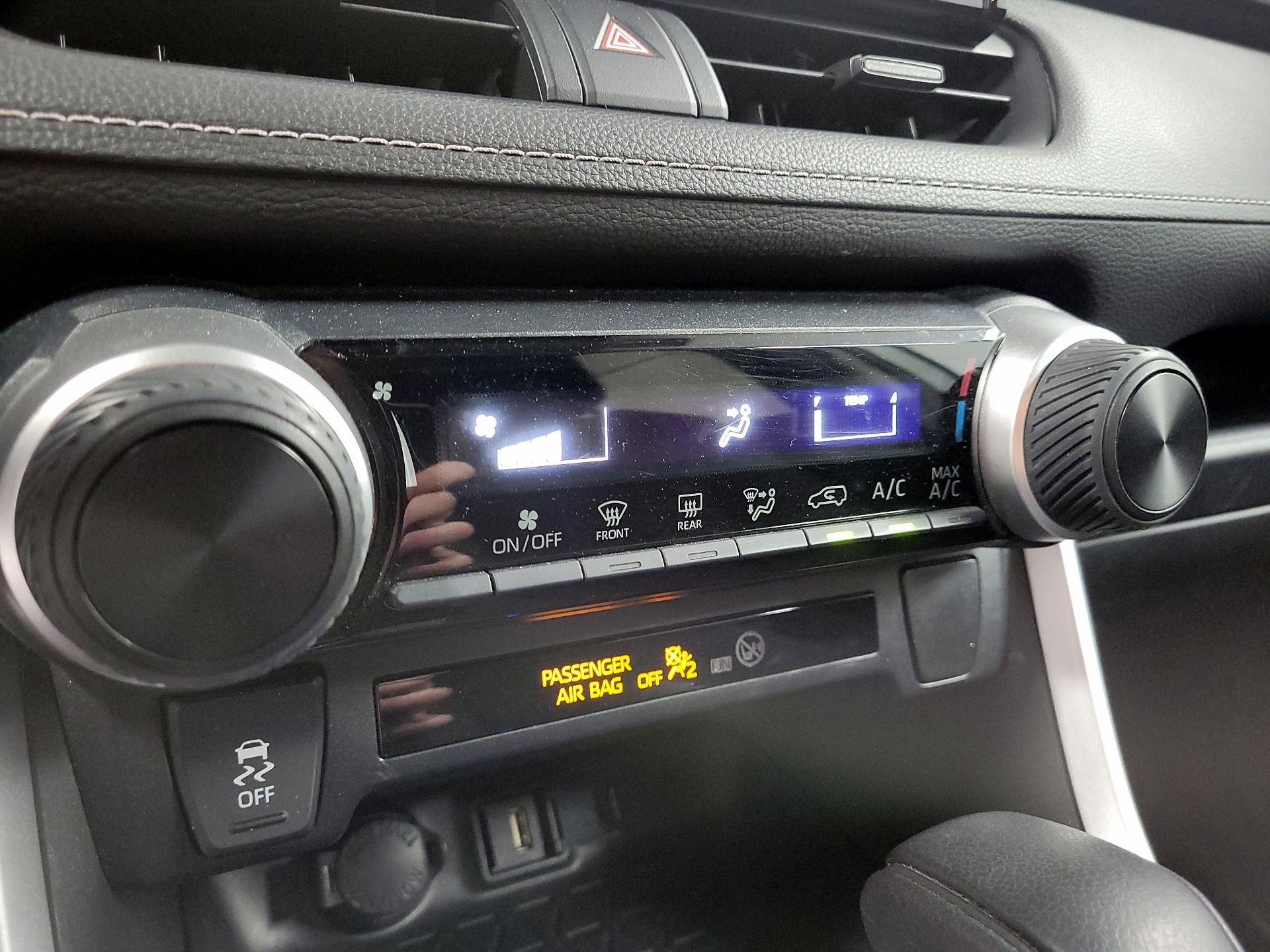 Thumbnail: 2020 Toyota RAV4 - 14