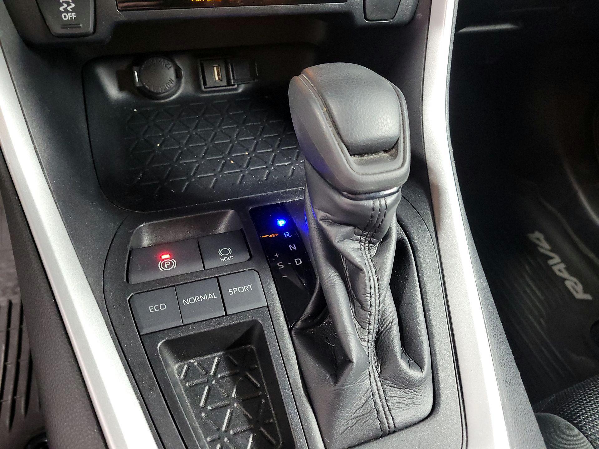 Thumbnail: 2020 Toyota RAV4 - 15