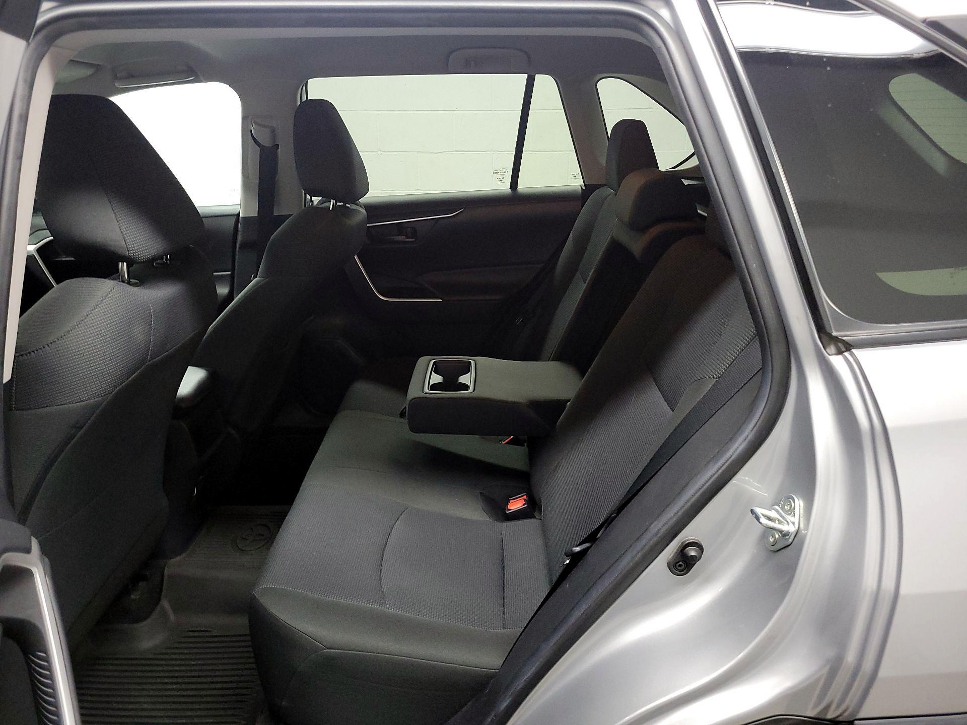 Thumbnail: 2020 Toyota RAV4 - 16