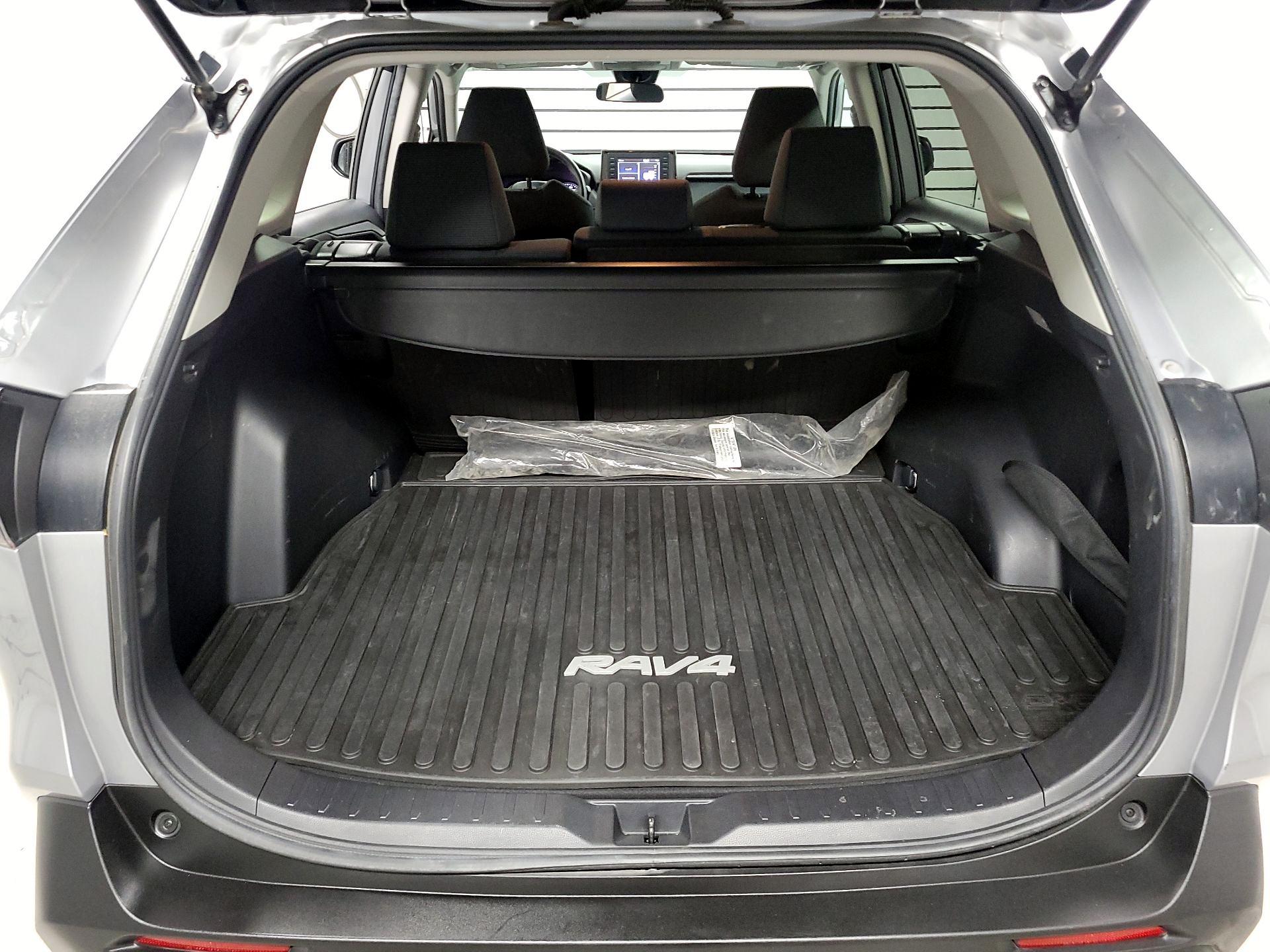 Thumbnail: 2020 Toyota RAV4 - 17